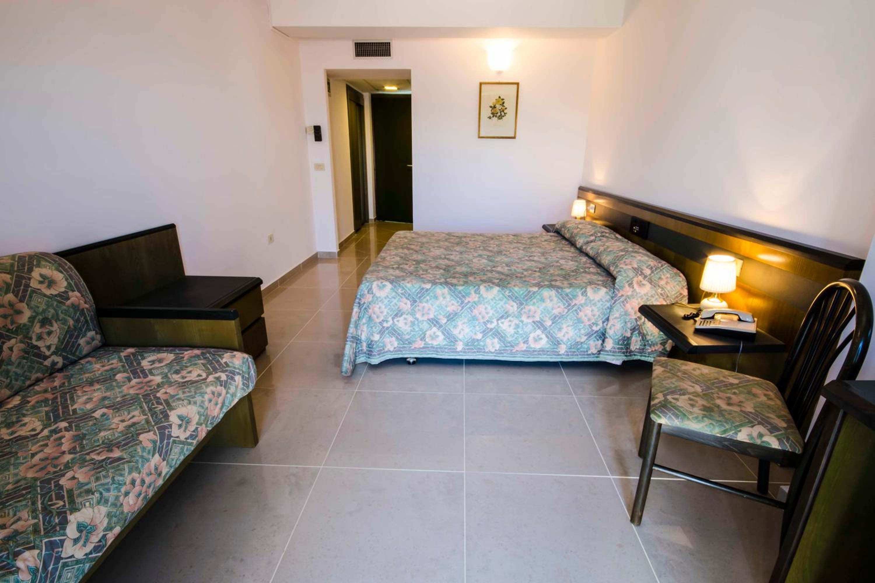 Superior Triple Room - Photo 1