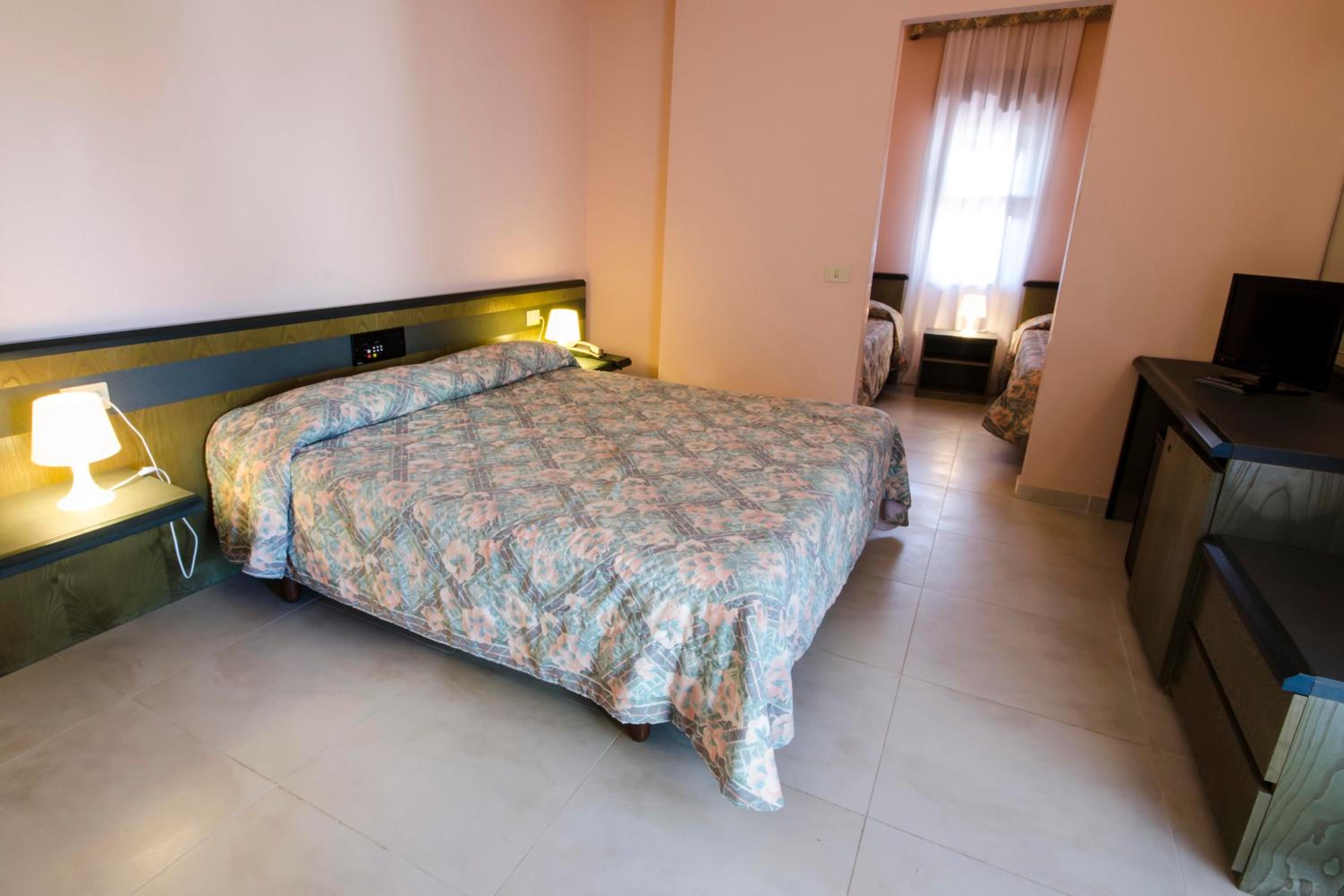 Superior Quadruple Room - Photo 1