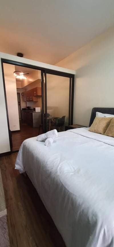 One-Bedroom Apartment - Photo 2