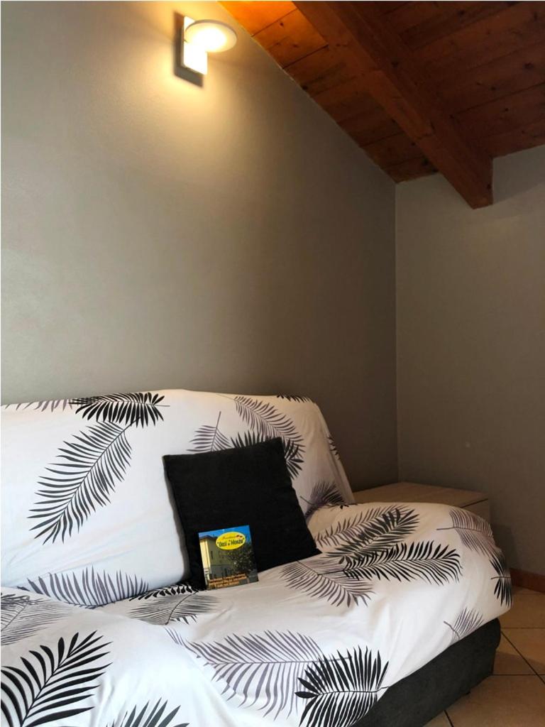 Two-Bedroom Apartment - Photo 2