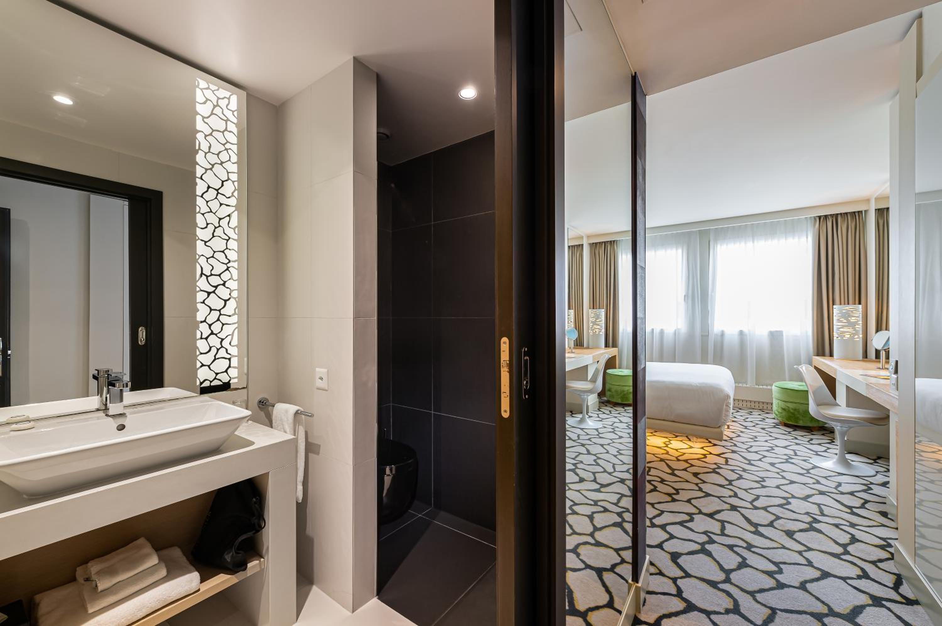 Family Room (2 Adults + 2 Children)