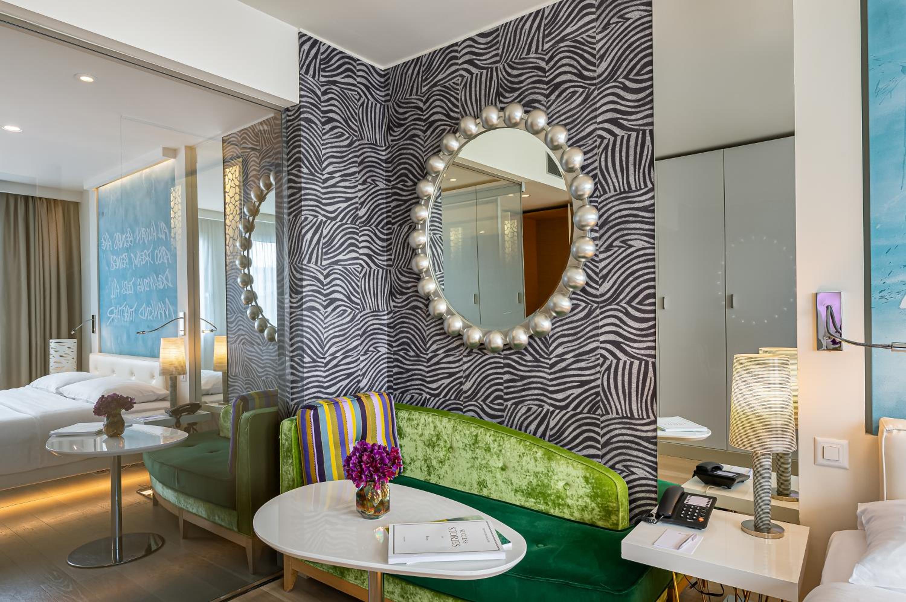 Superior Double Room thumbnail 6