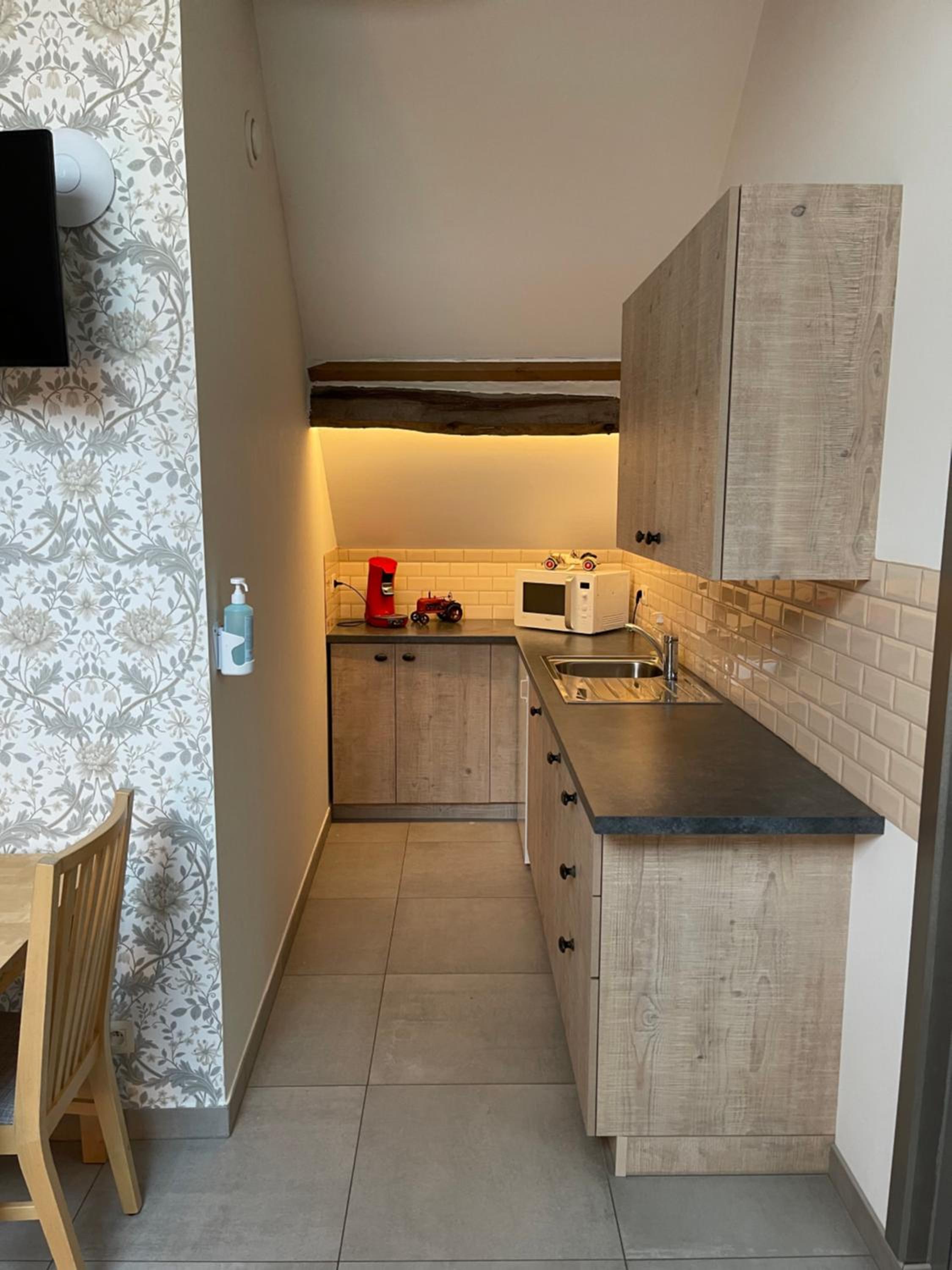 Single Room with Private Bathroom photo 2