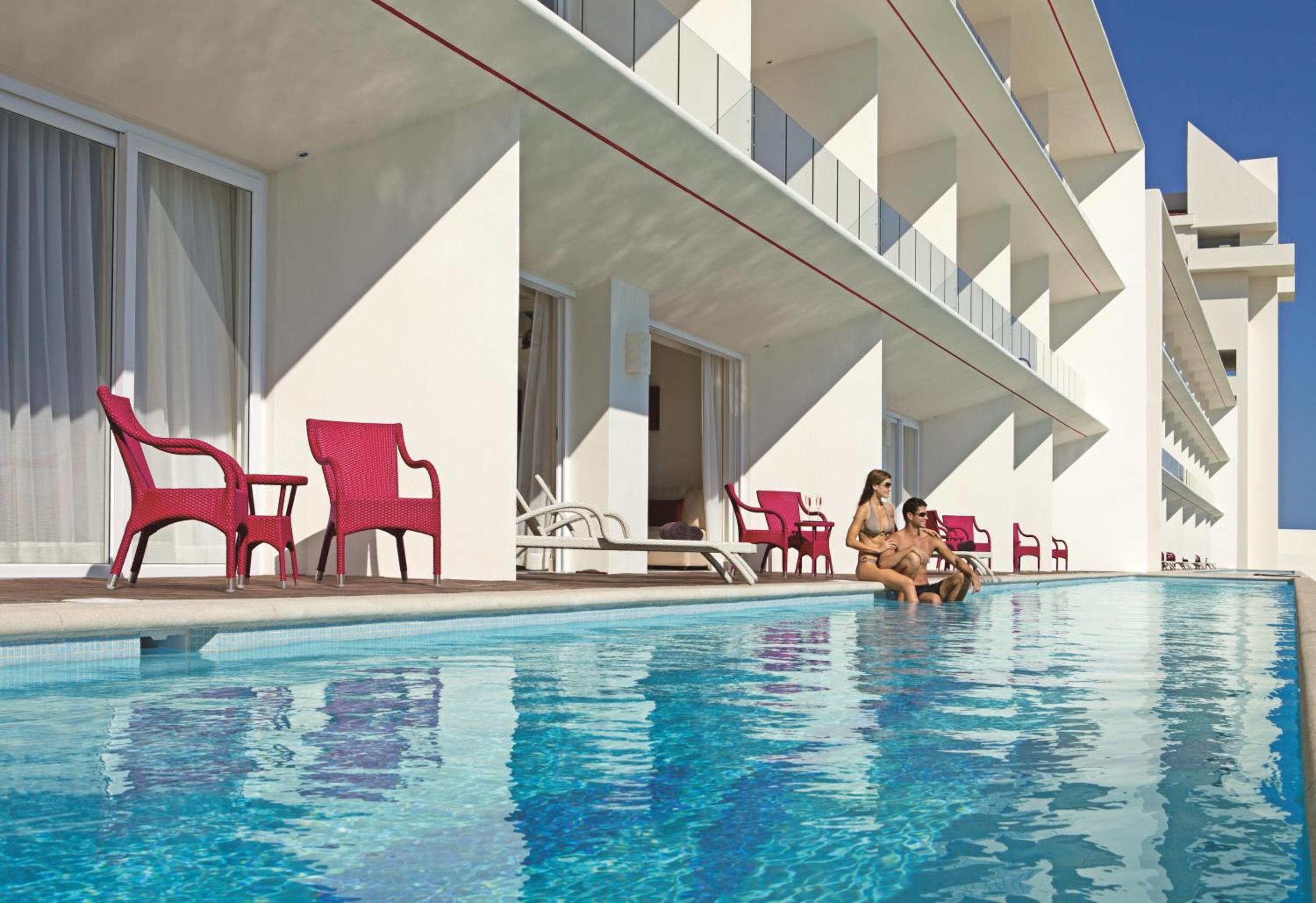 Preferred Club Junior Suite Swimout  - Photo 3
