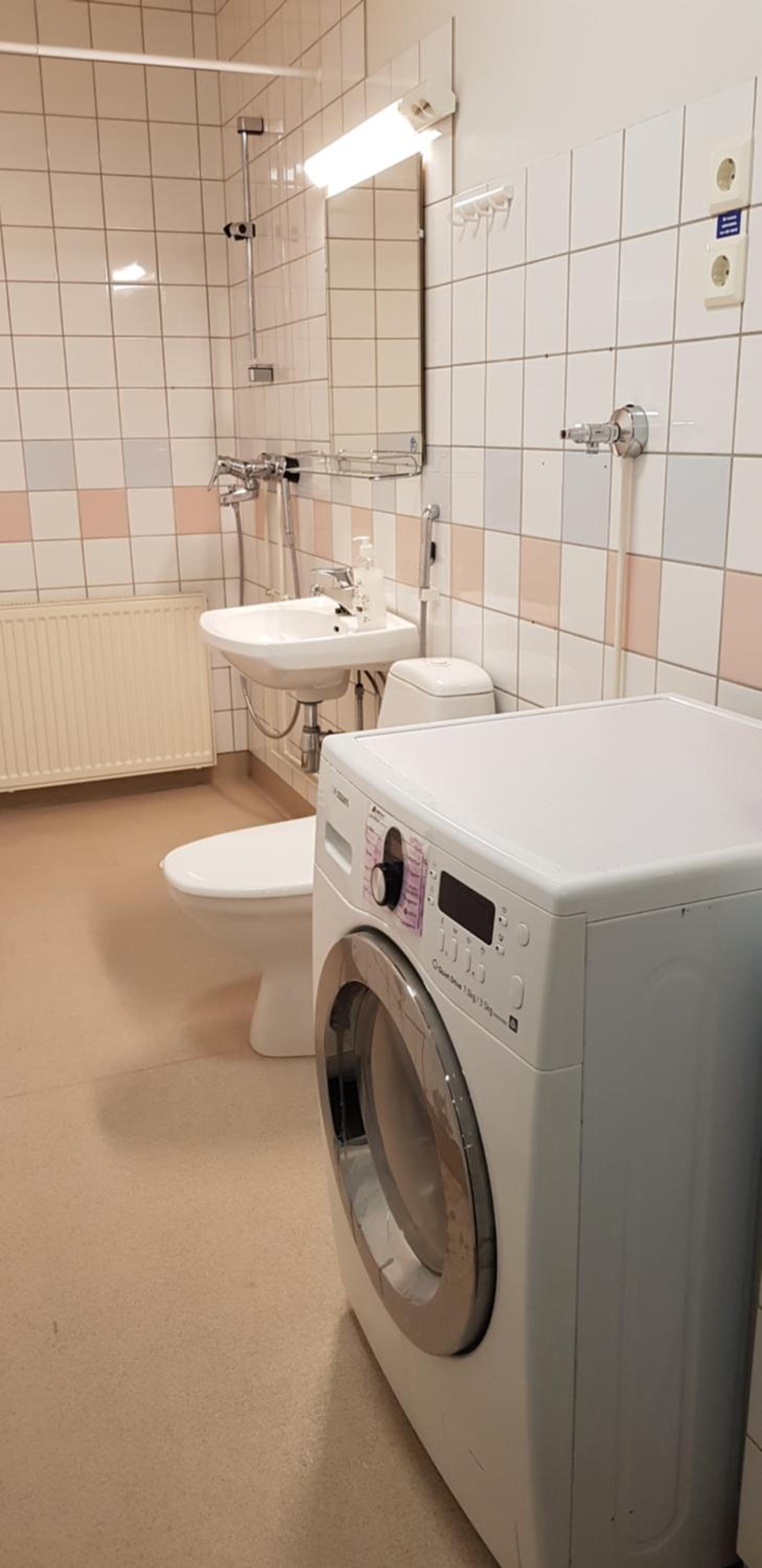 Standard Single Room with Shared Bathroom photo 2