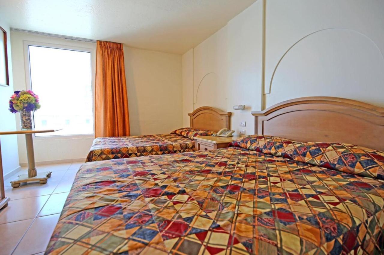 Double Room with Two Double Beds - Photo 2