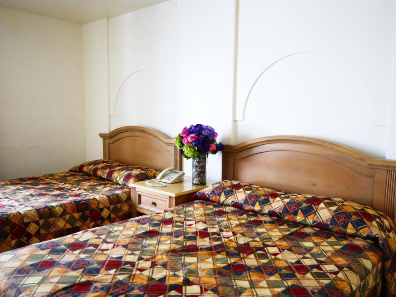 Double Room with Two Double Beds - Photo 3
