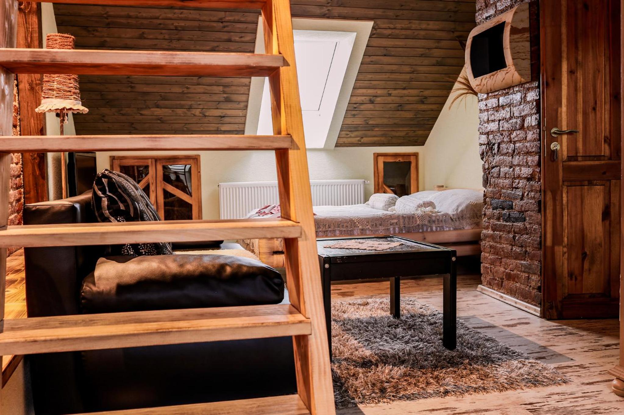 Deluxe King Suite - Photo 27