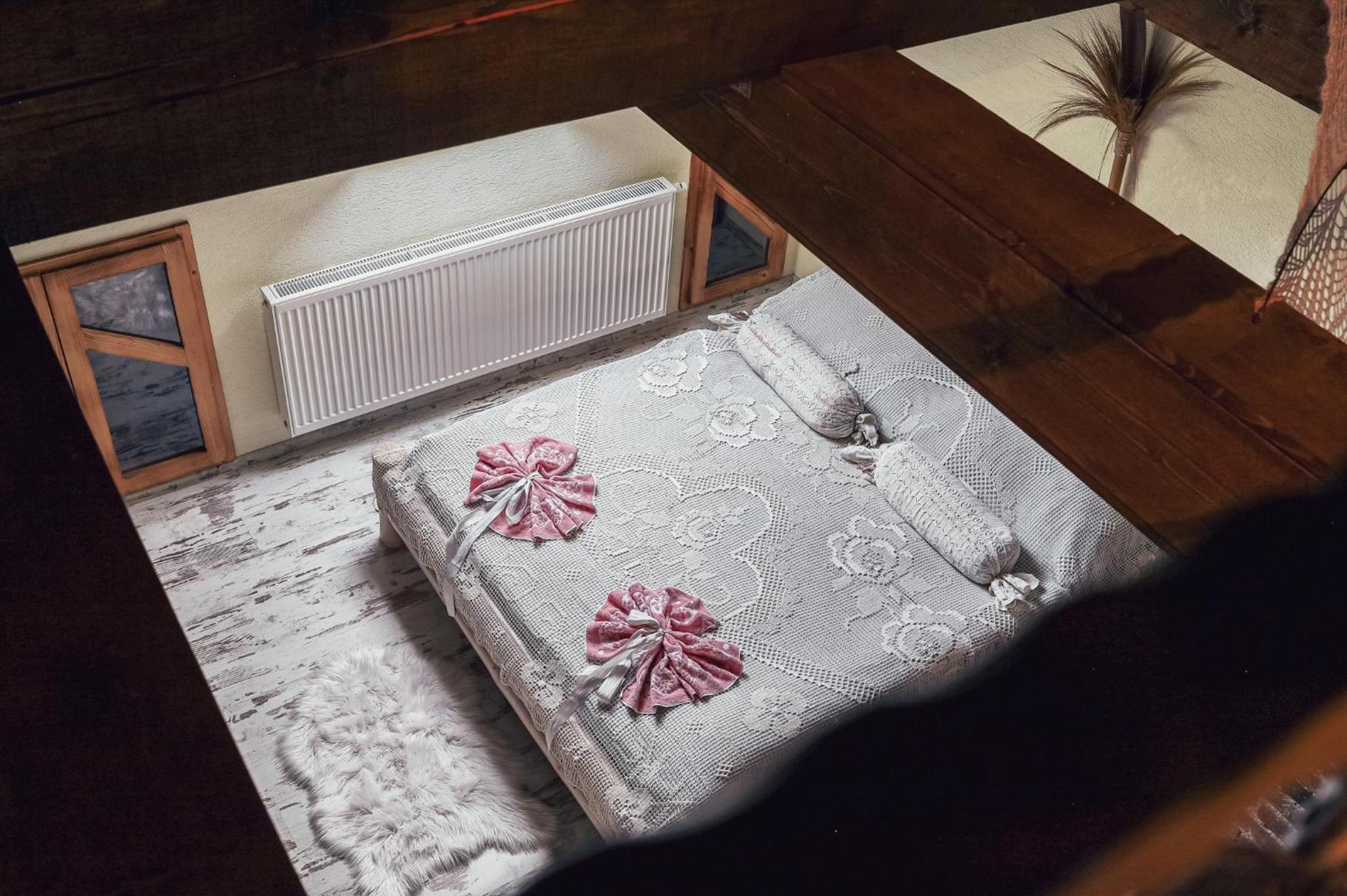 Deluxe King Suite - Photo 25