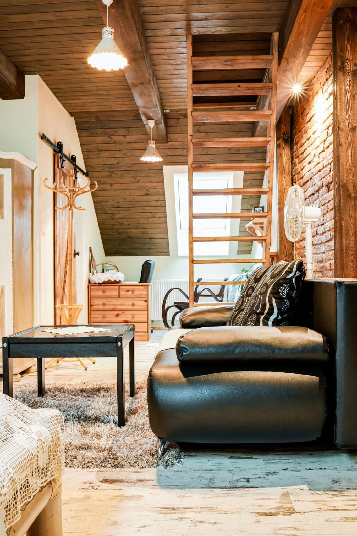 Deluxe King Suite - Photo 19