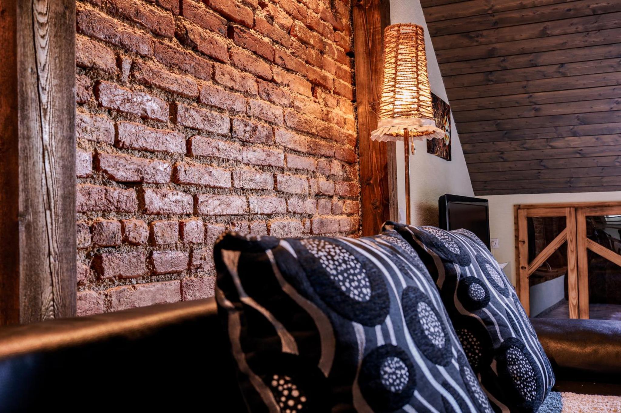 Deluxe King Suite - Photo 14