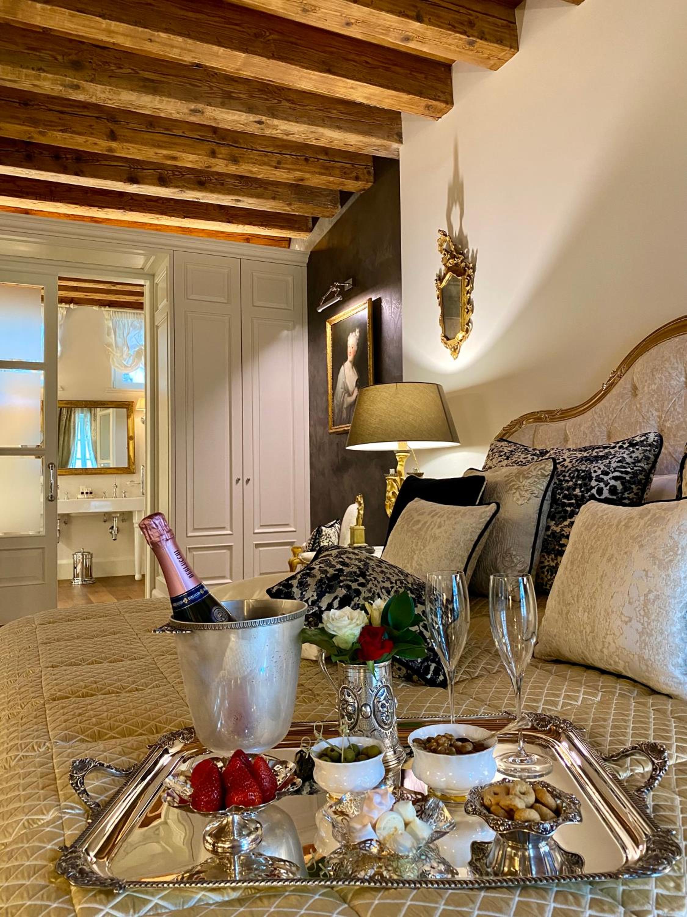 Suite with Balcony - Photo 3
