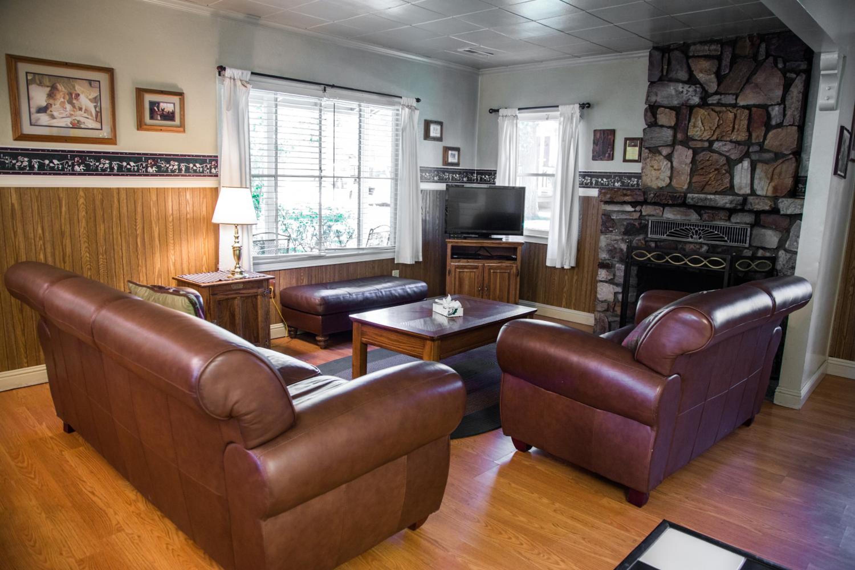 Family Cottage - Photo 1