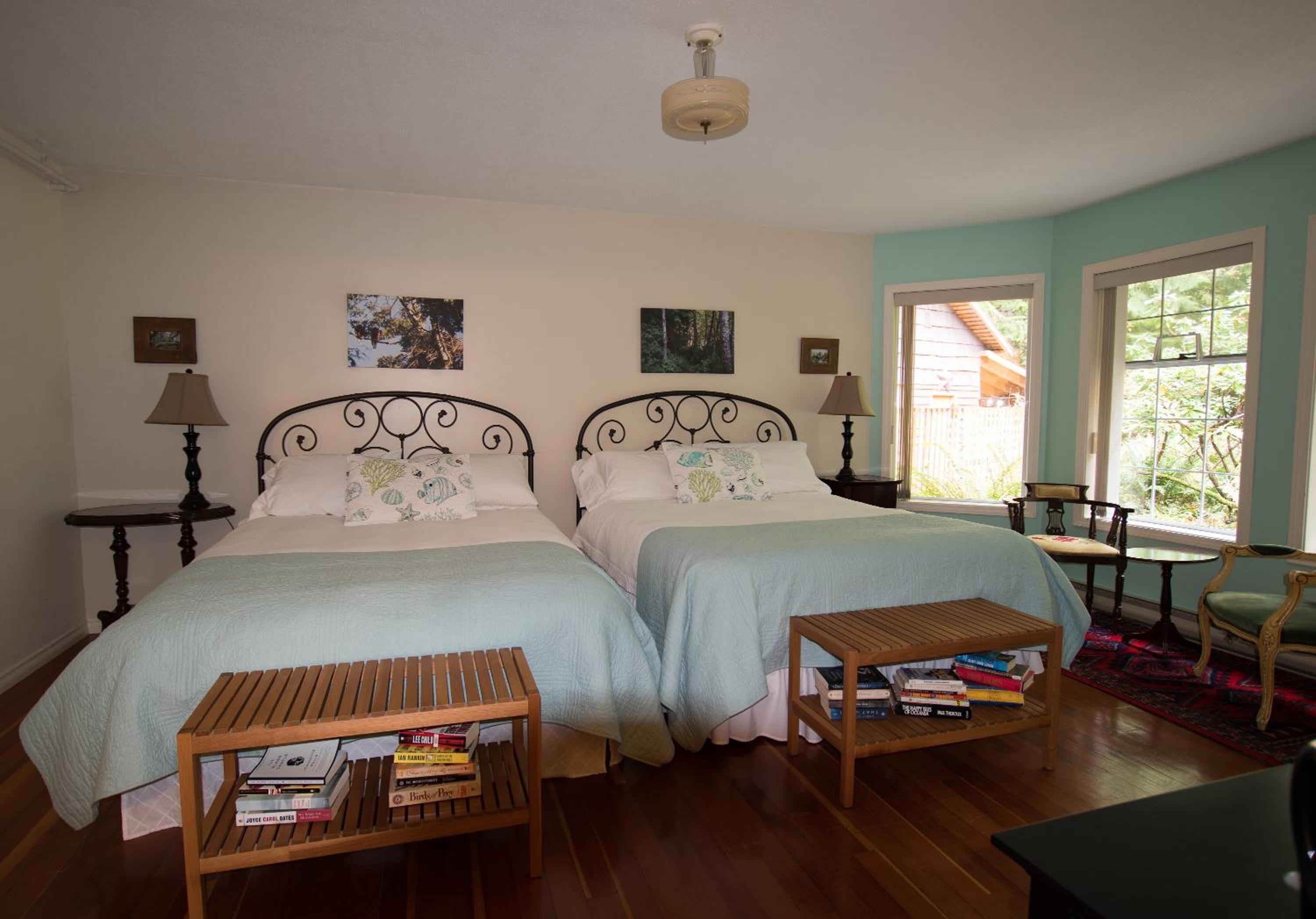 Deluxe Queen Room with Two Queen Beds photo 2