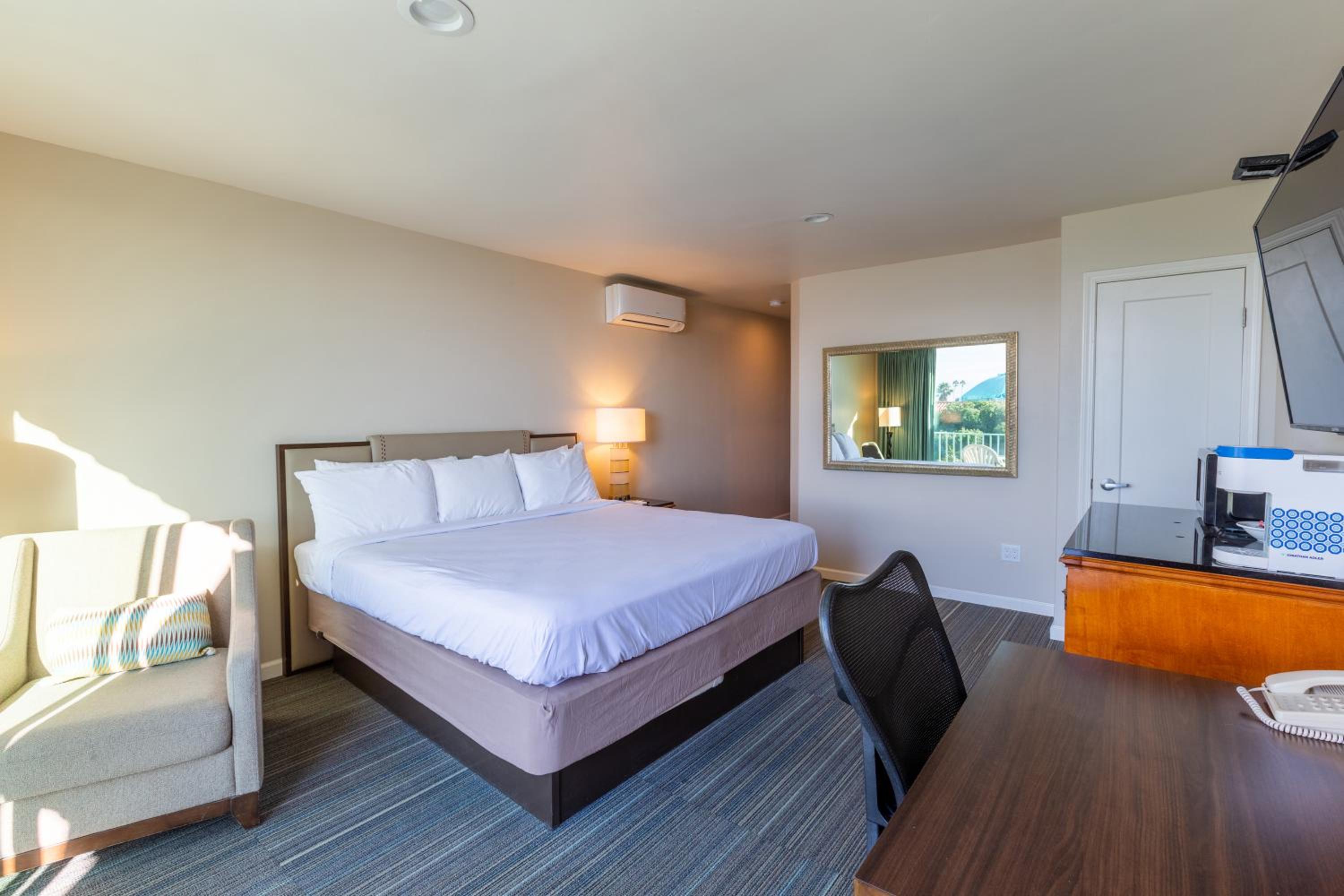 King Room Partial Sea View with Balcony