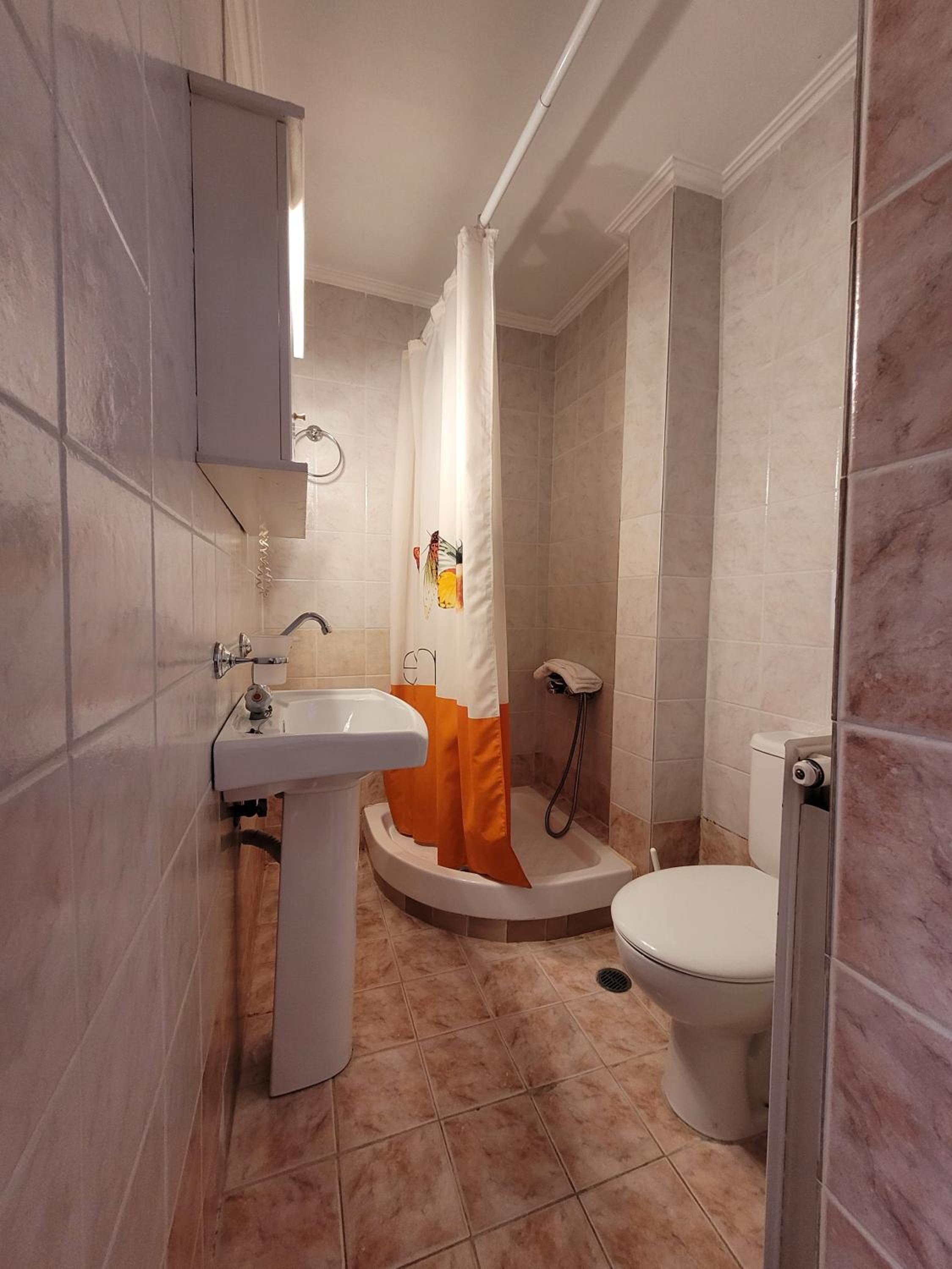 Standard Double Room - Photo 8
