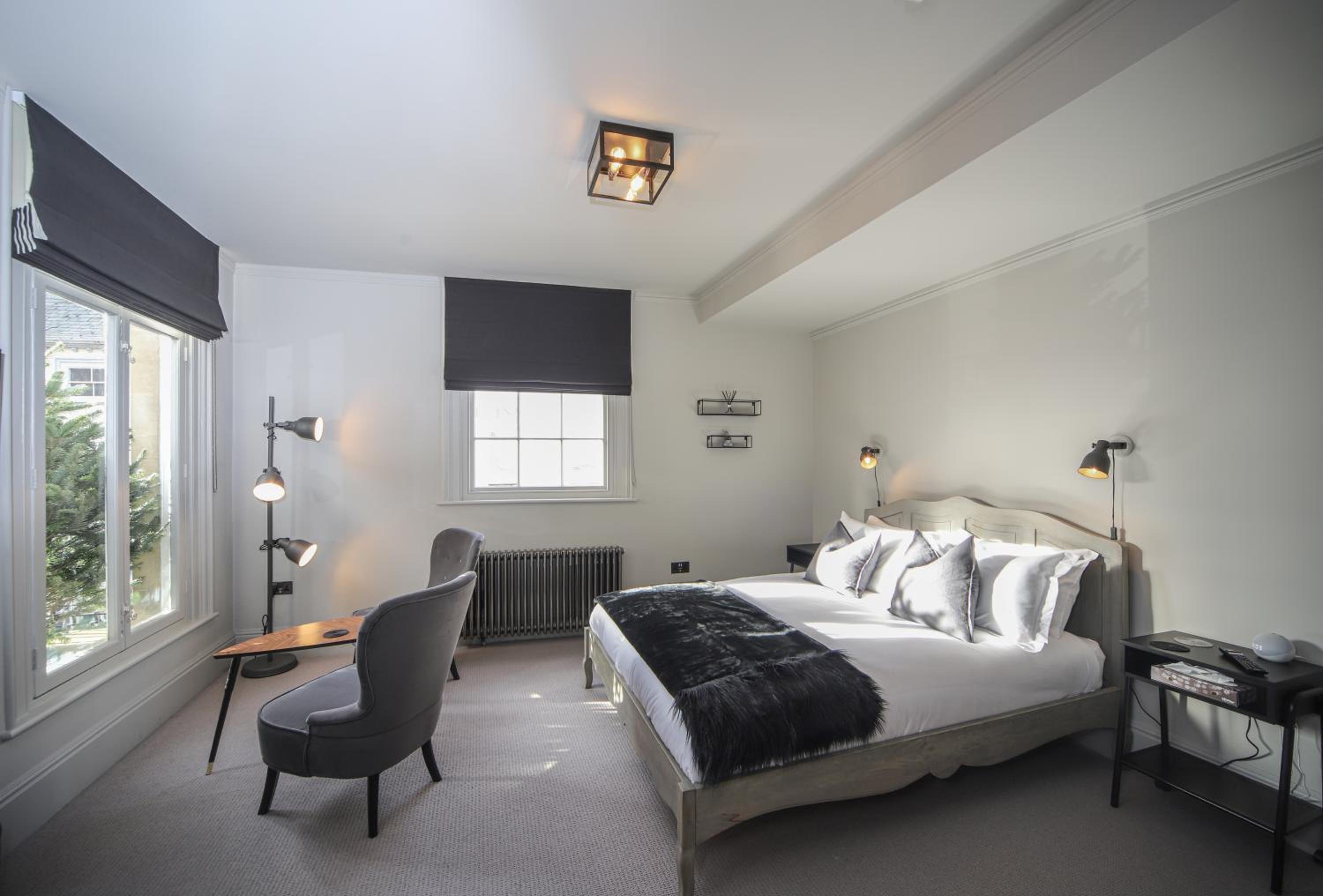Deluxe King Room photo 1