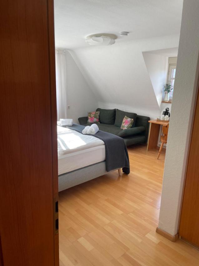 Large Double Room - Photo 12