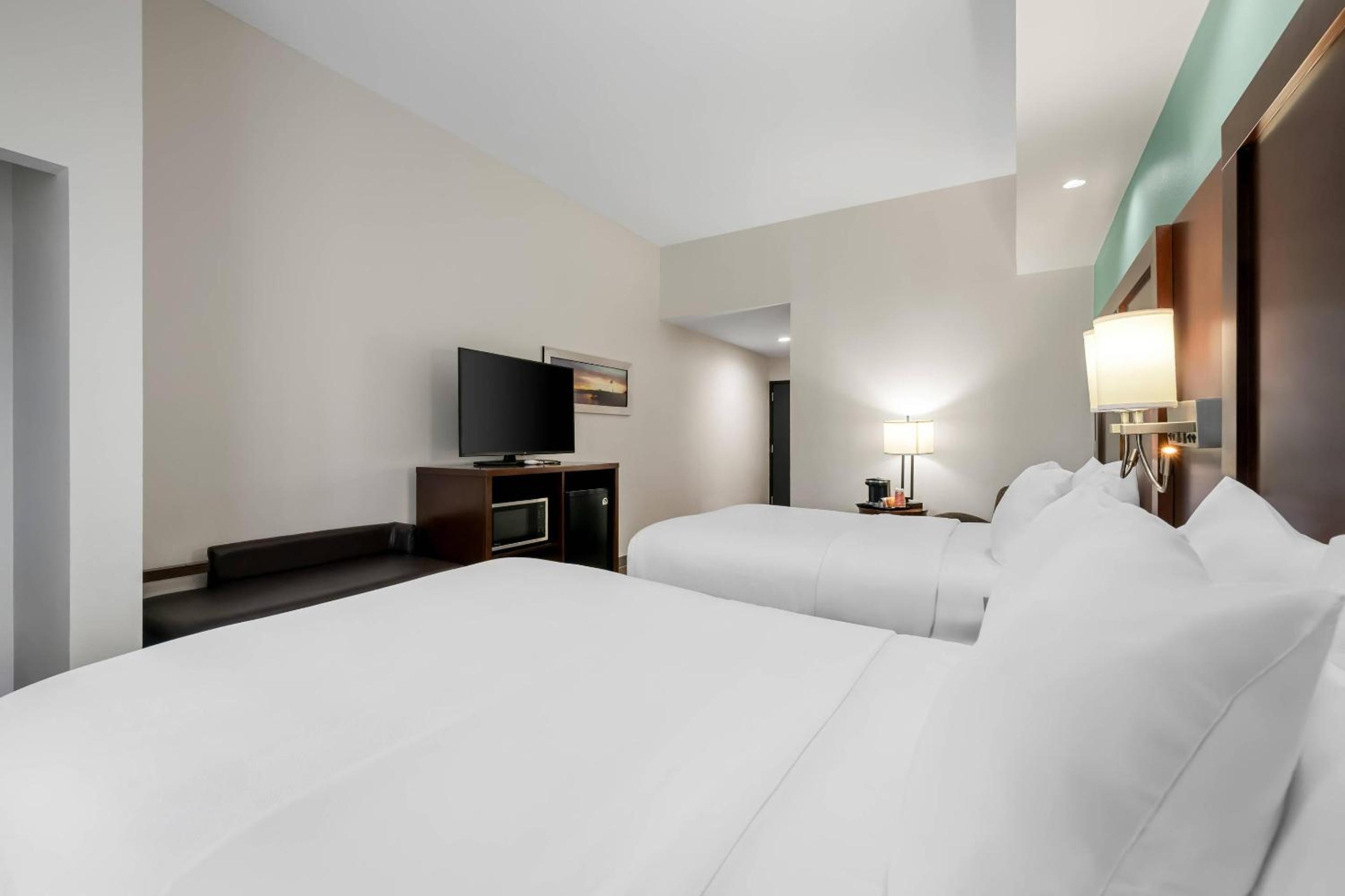 Queen Suite with Two Queen Beds - Non-Smoking