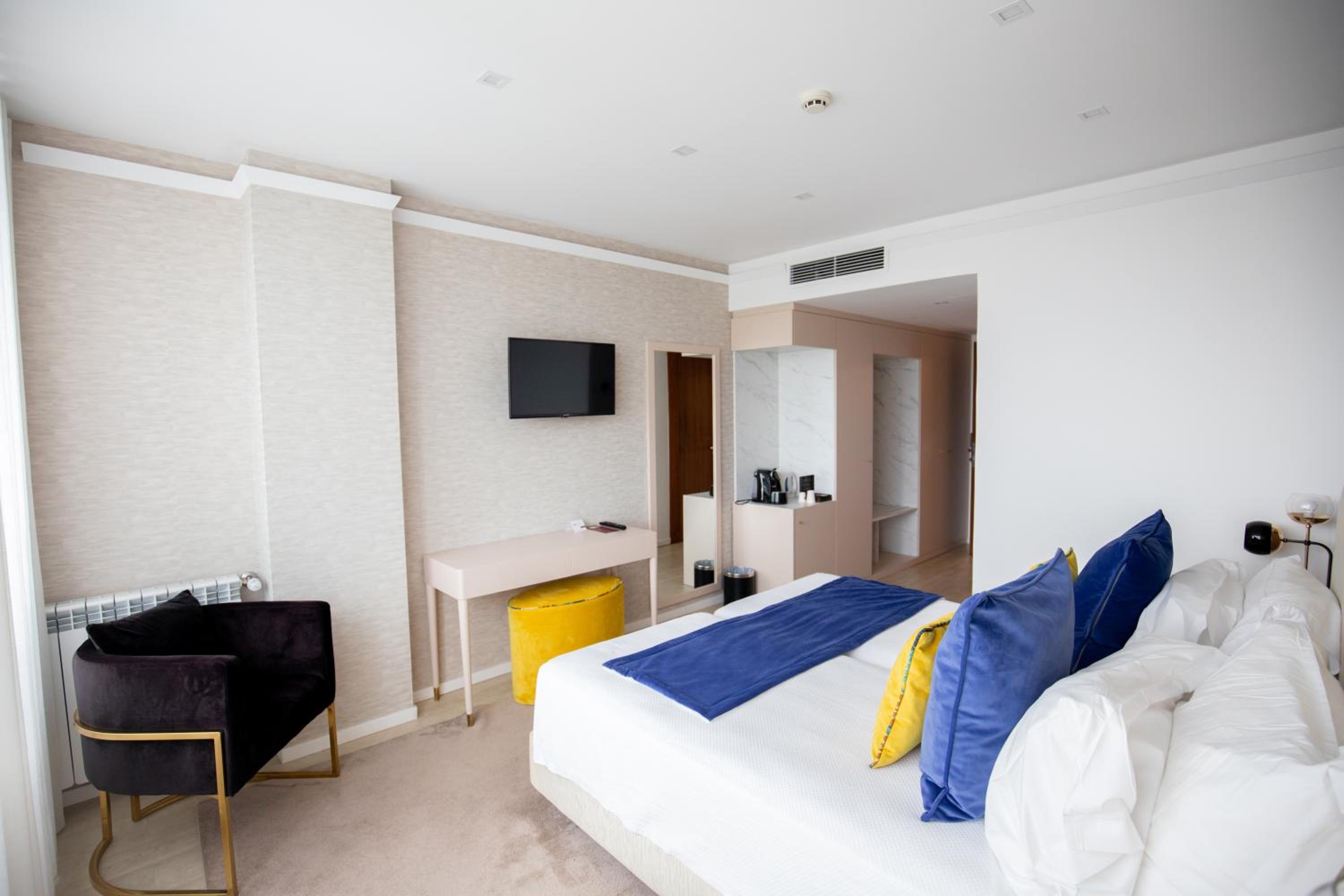 Deluxe Twin Room photo 3