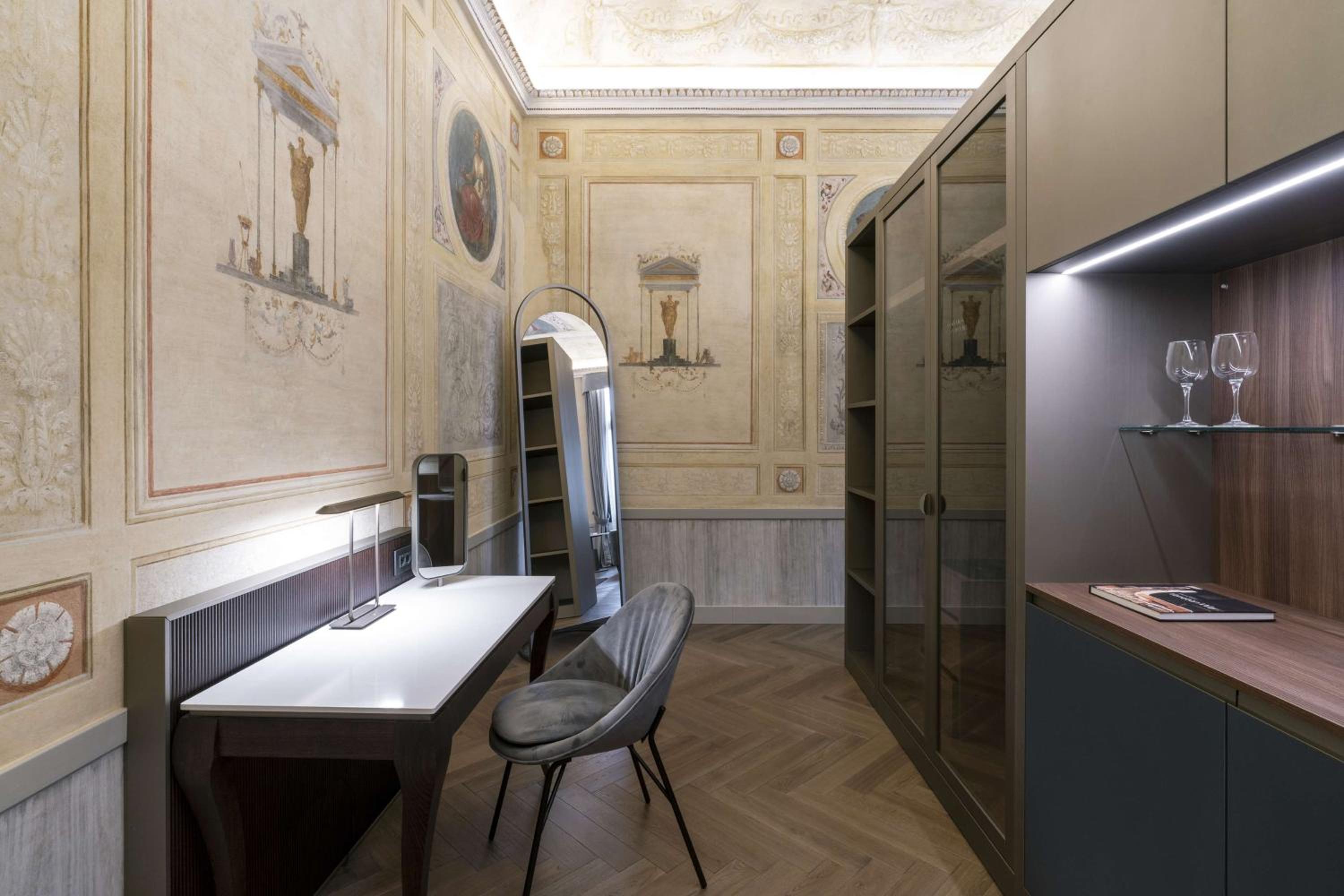 Renaissance Junior Suite photo 2