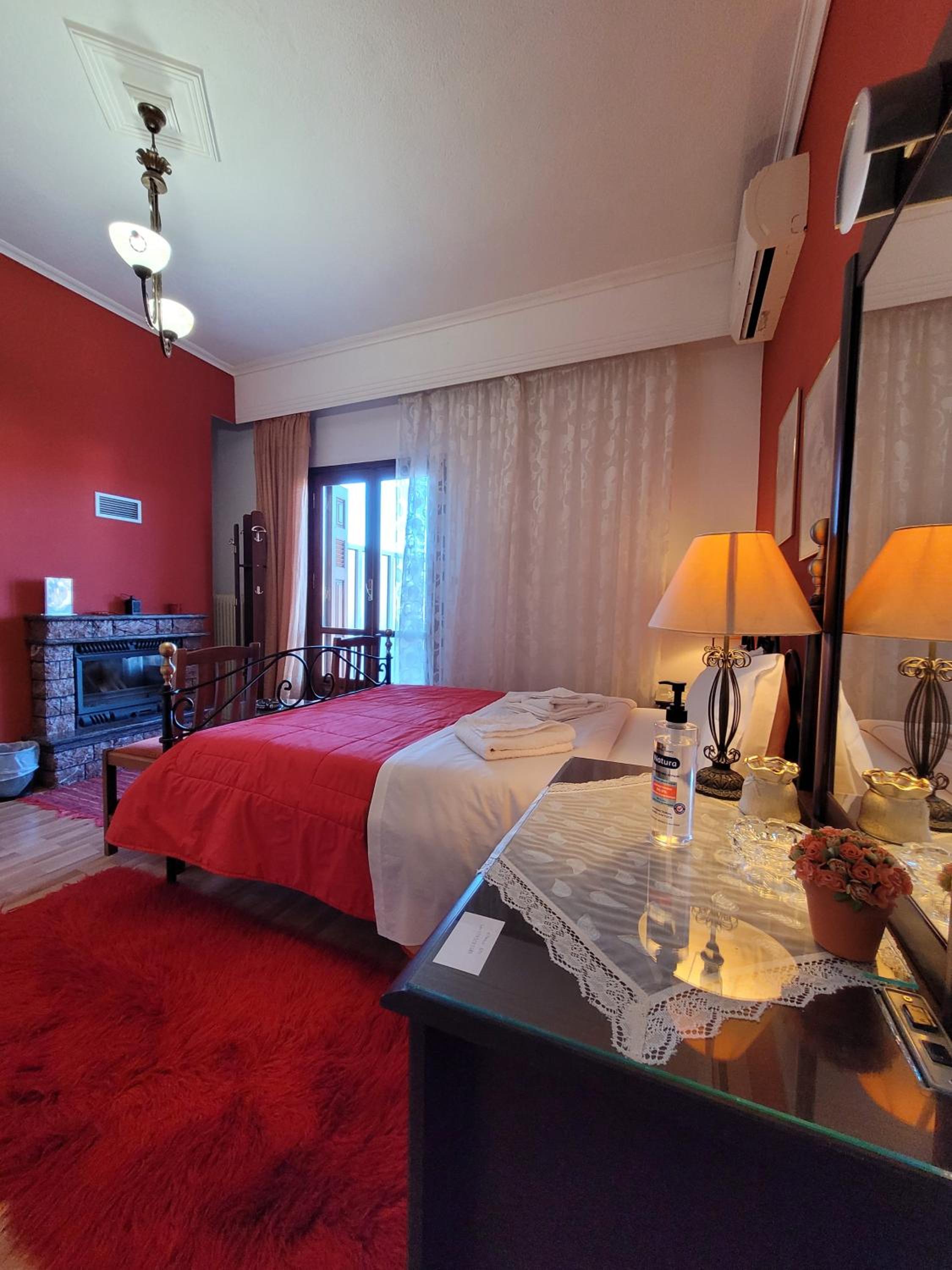 Double Room with Terrace - Photo 3