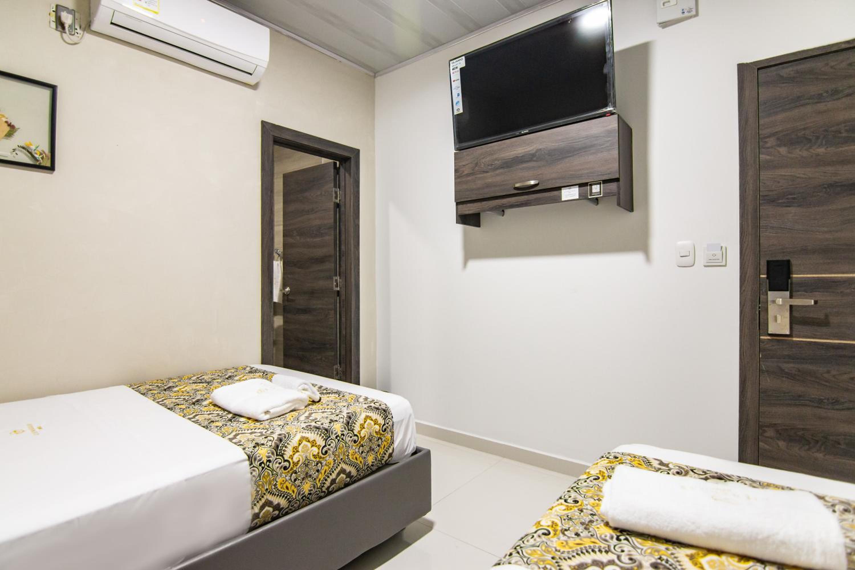 Standard Twin Room photo 2