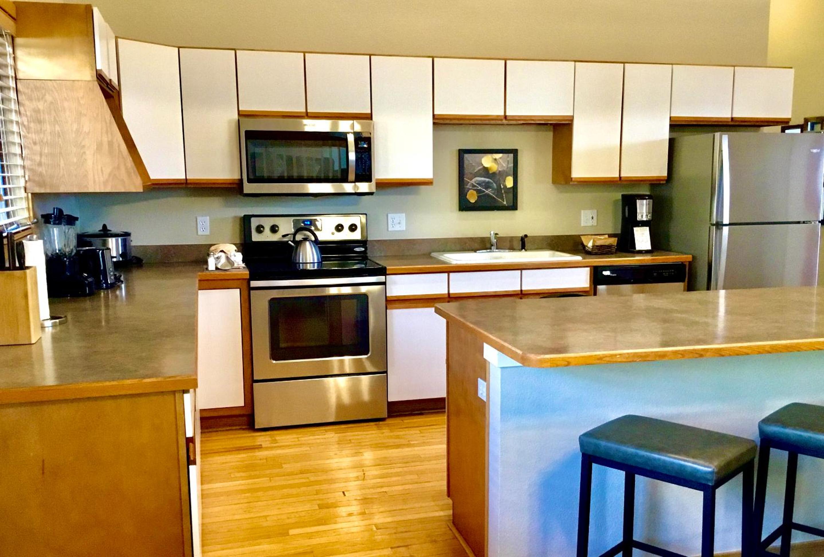 Three-Bedroom Apartment - Photo 2