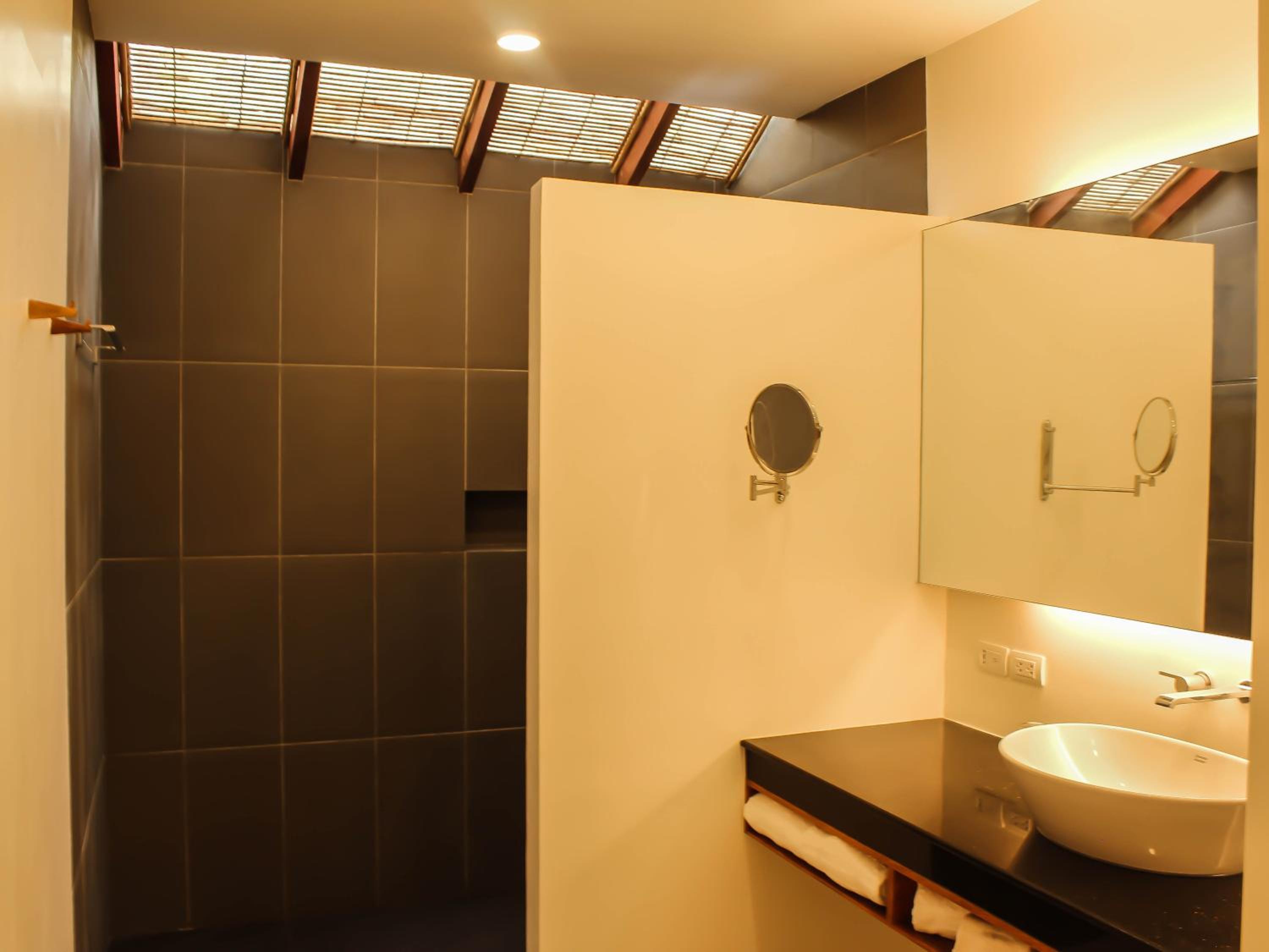 Deluxe Room - Photo 6
