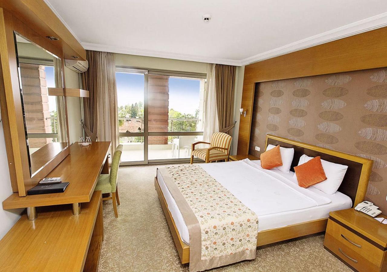 Deluxe Double Room with Balcony photo 3