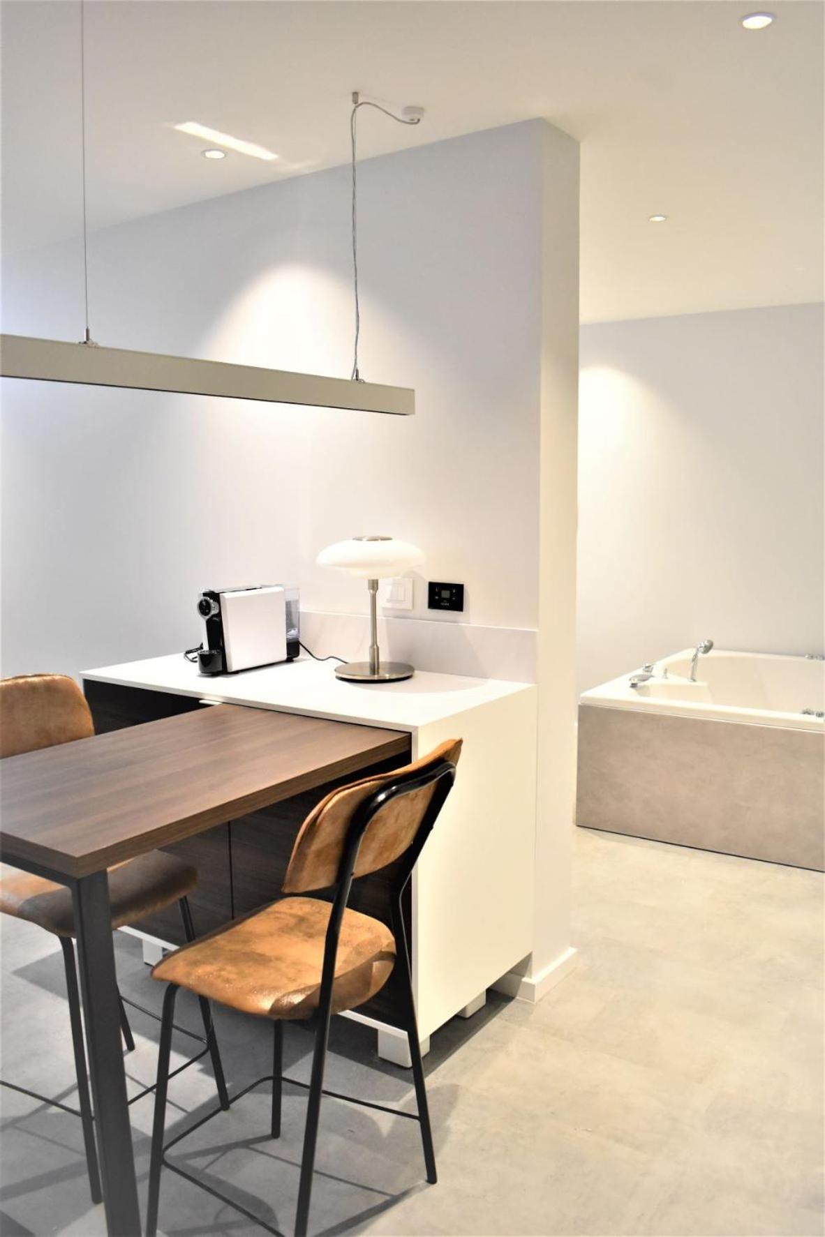 Suite with Spa Bath - Photo 9