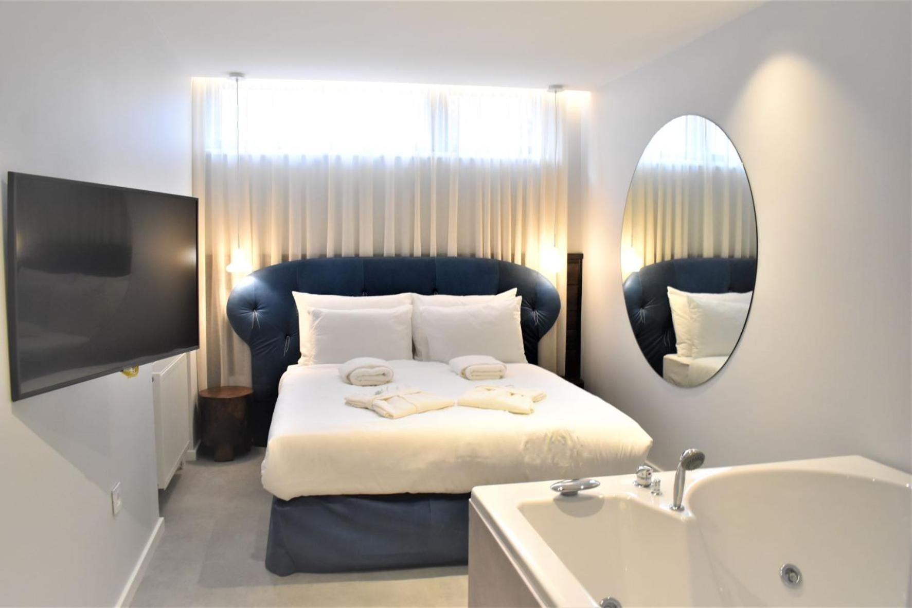 Suite with Spa Bath - Photo 1