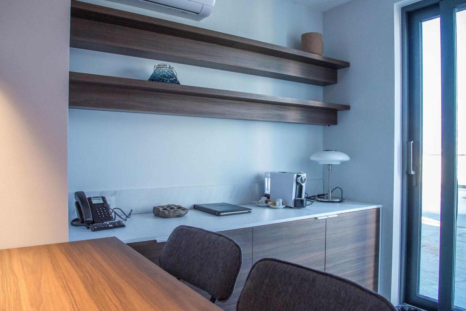 Double Room with Terrace - Photo 4