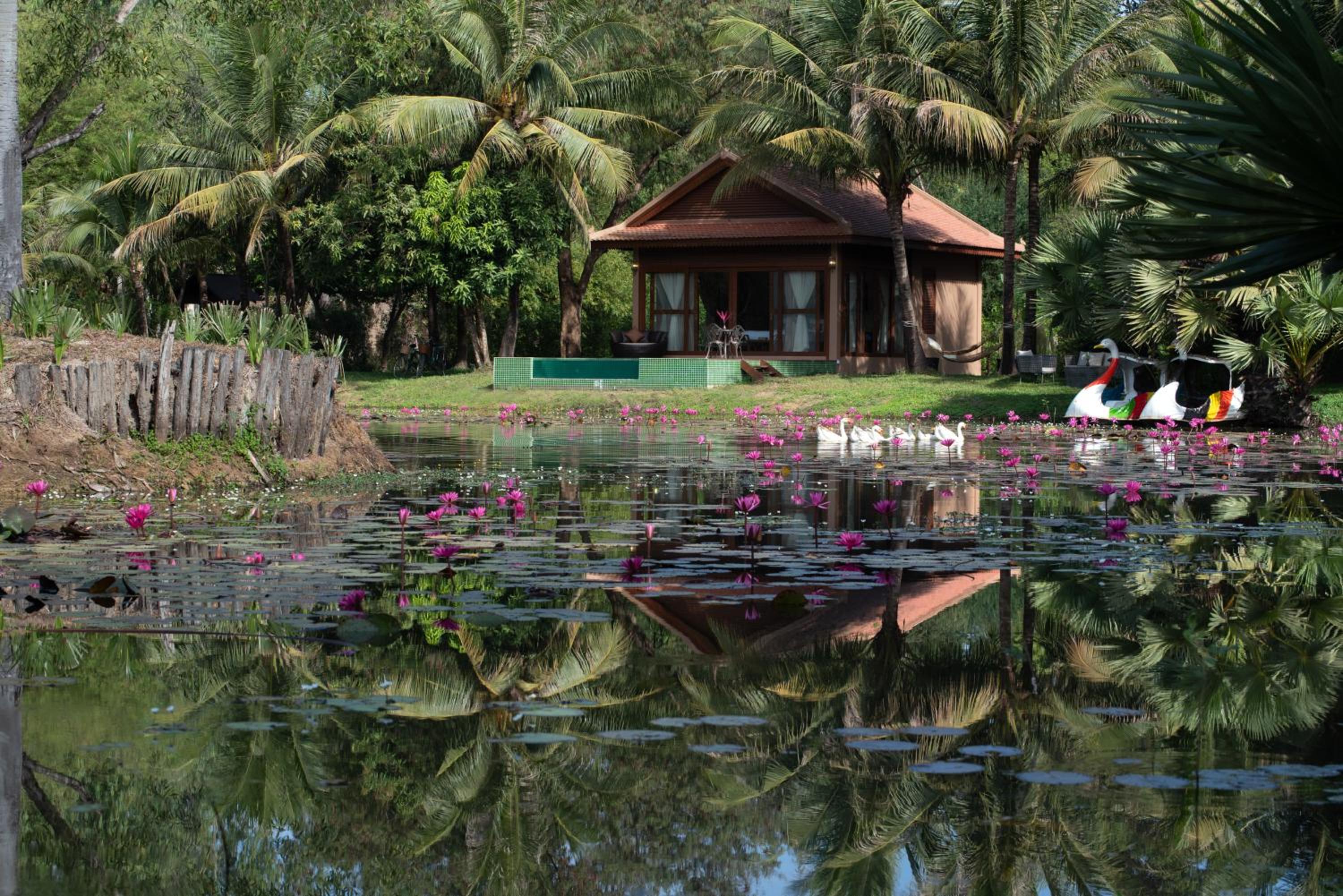 Lakeside Villa With Private Pool