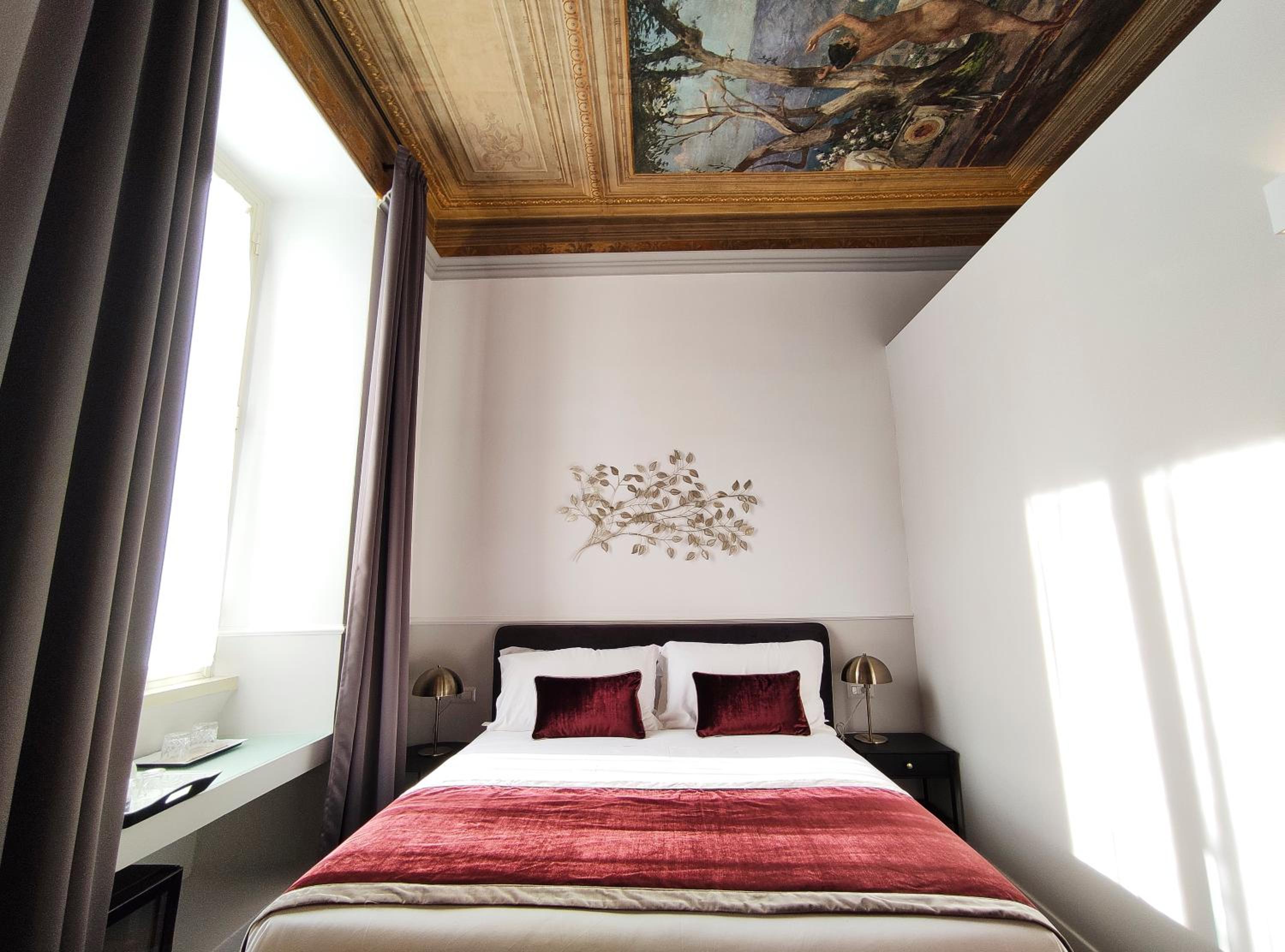 Deluxe King Suite photo 2