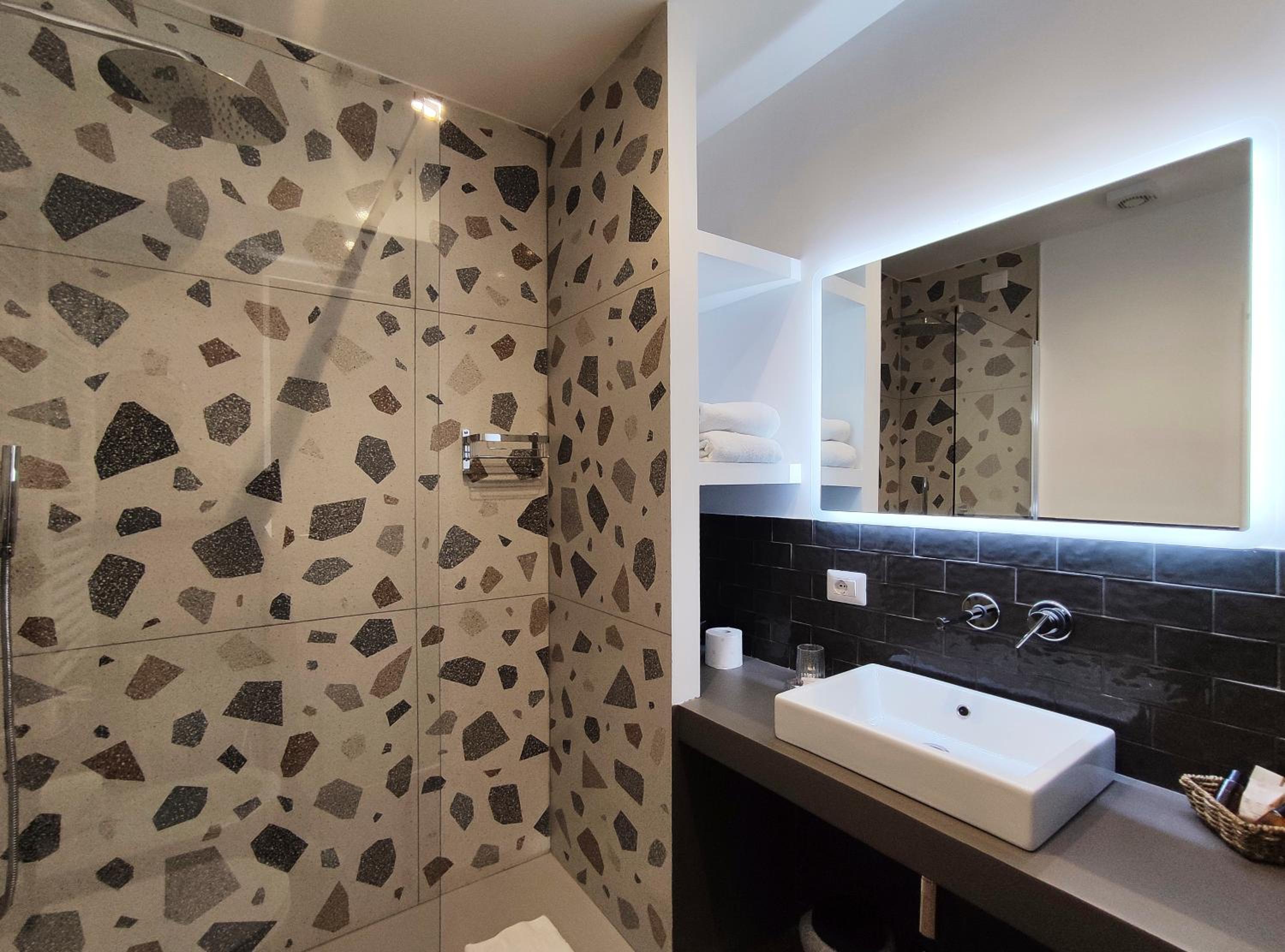 Deluxe Double or Twin Room photo 3