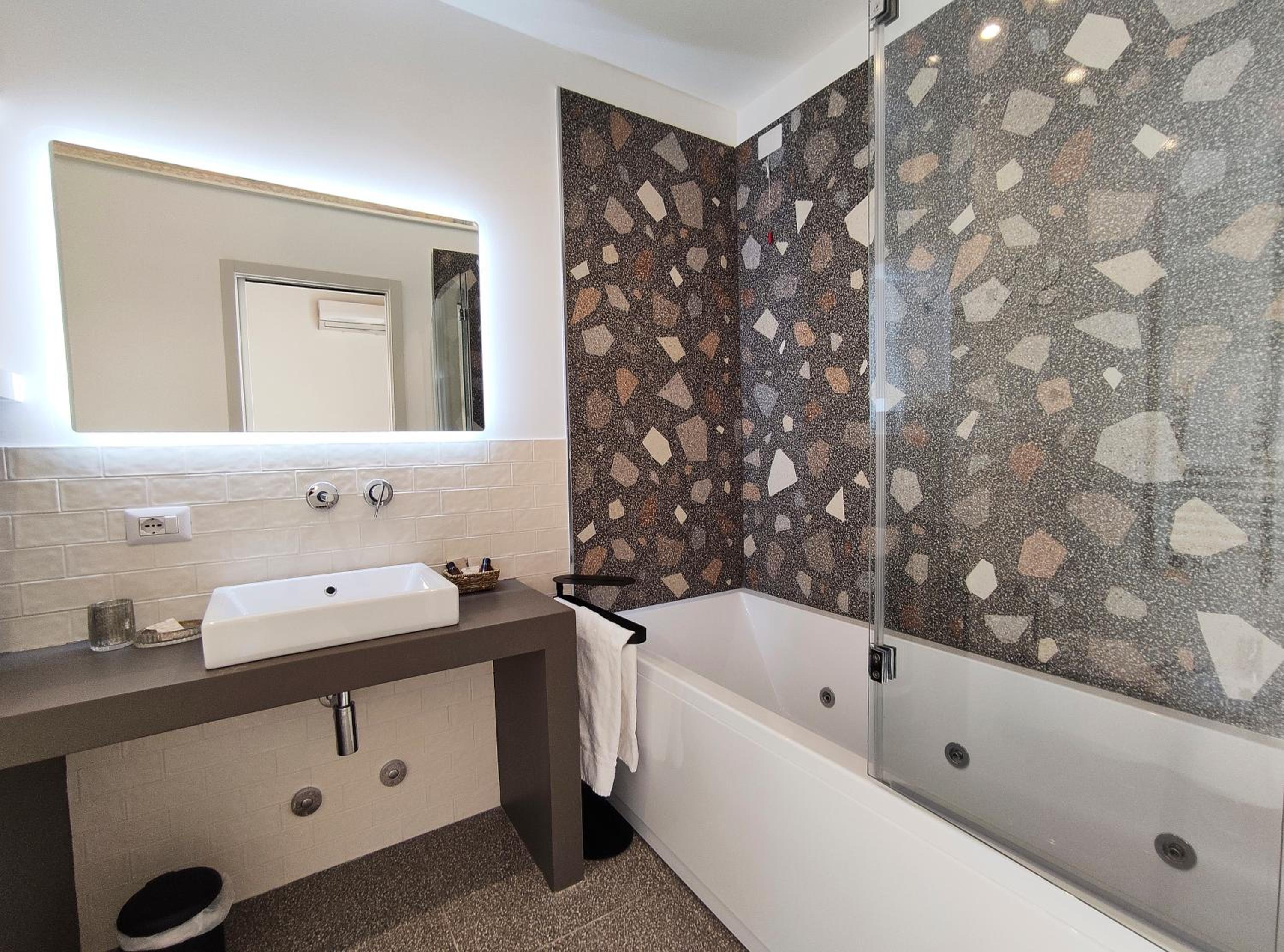 Superior King Room photo 2