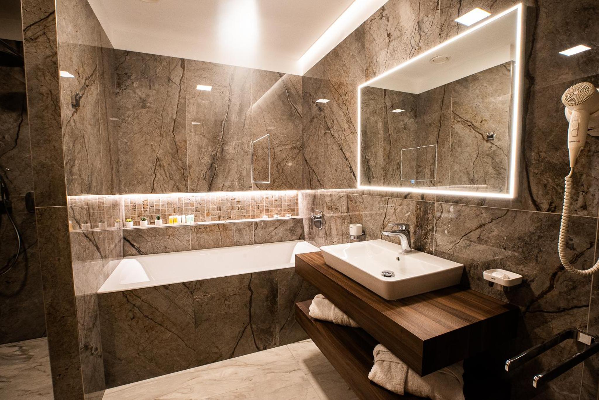 Suite - Photo 2