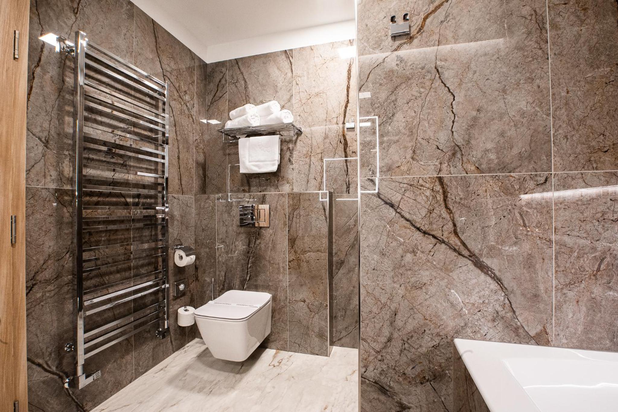 Suite - Photo 3