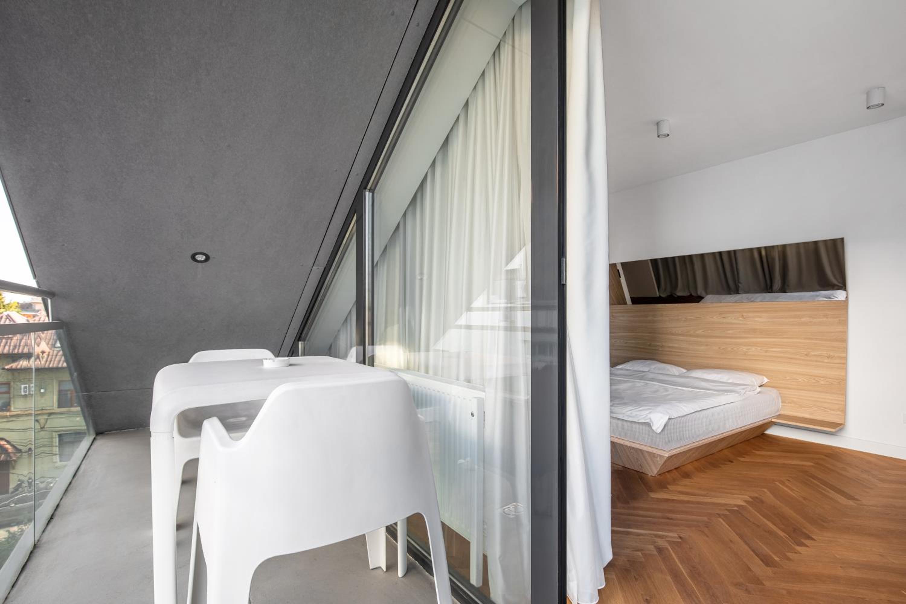 Business Deluxe Double Room - Photo 8