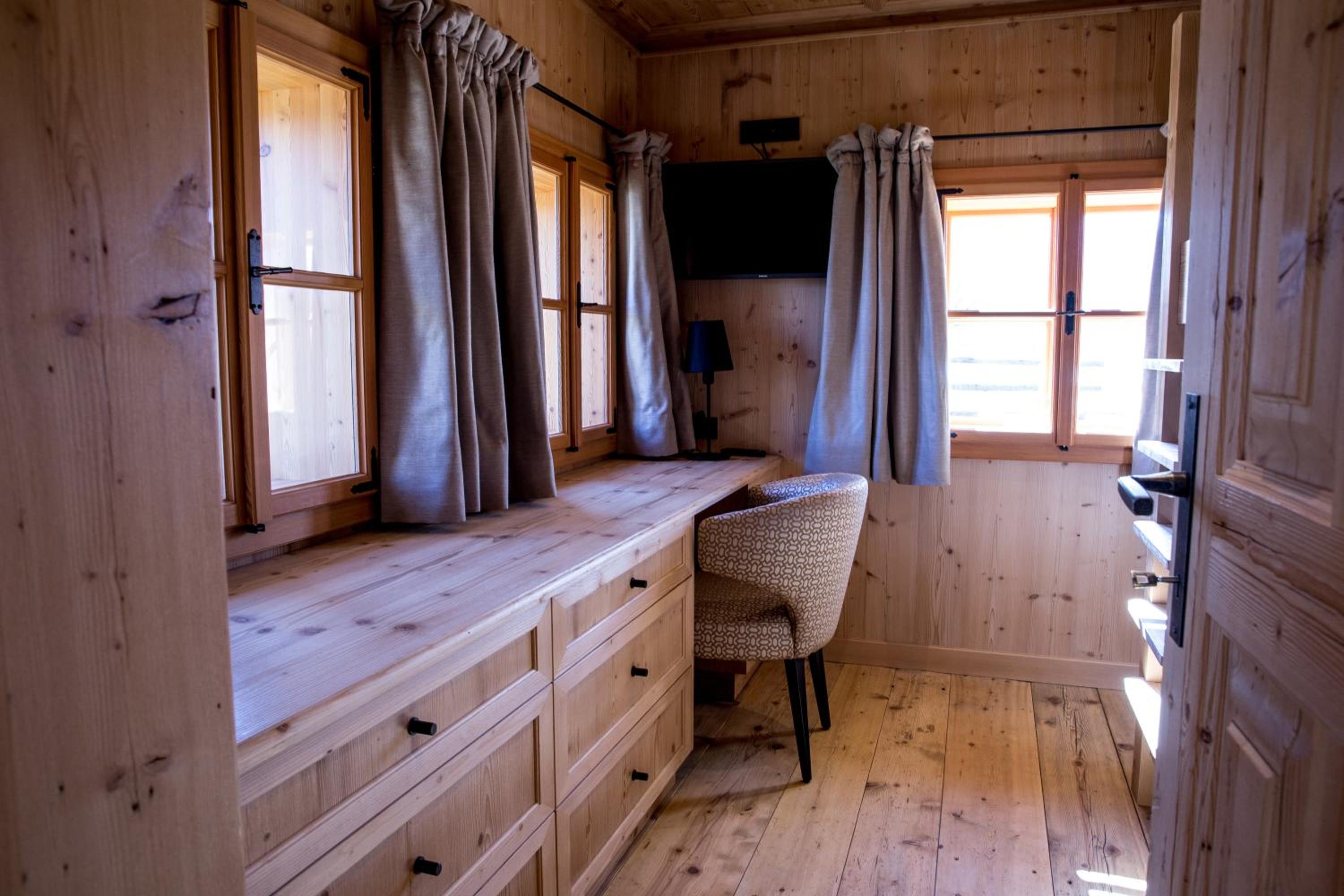Two-Bedroom Chalet - Photo 3