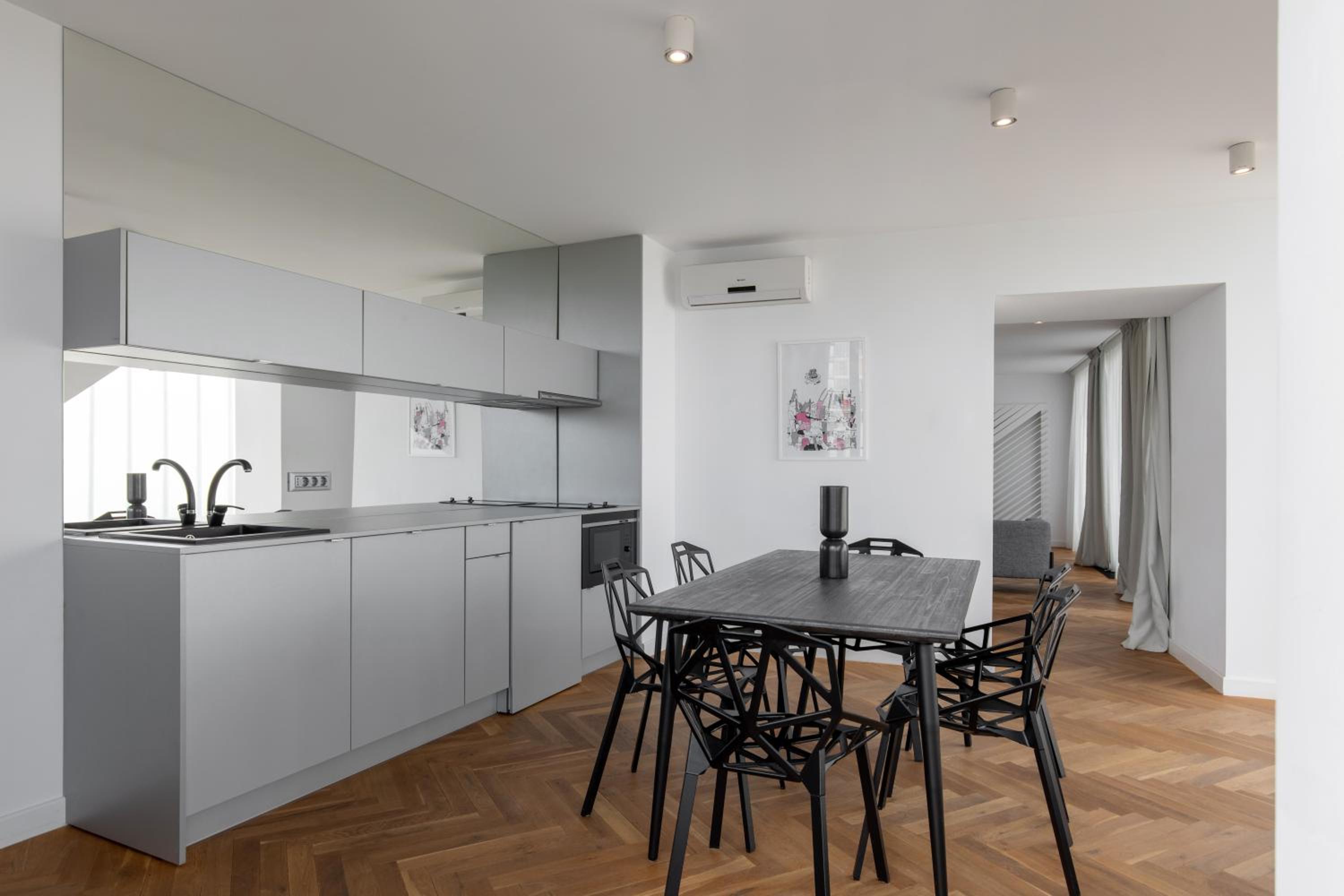 Urban Loft One-Bedroom Apartment - Photo 4