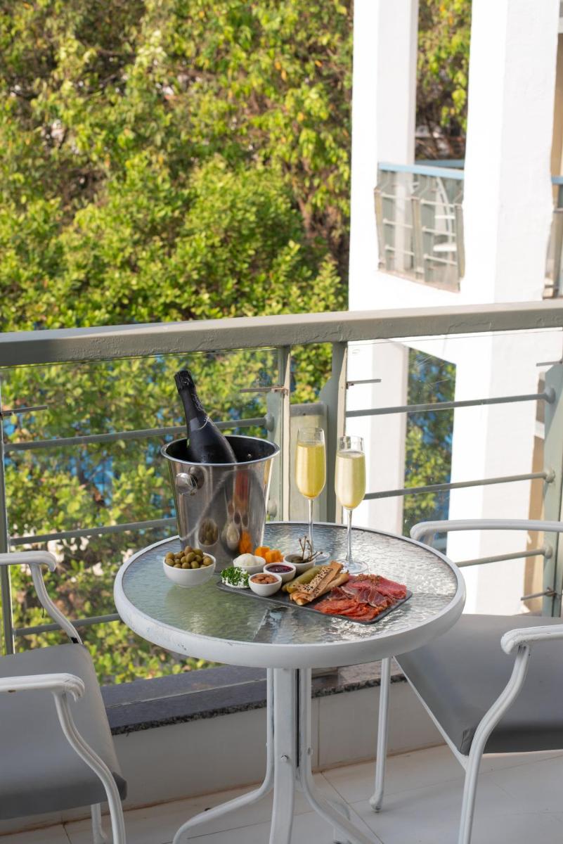 Premium Master Room with Balcony photo 3