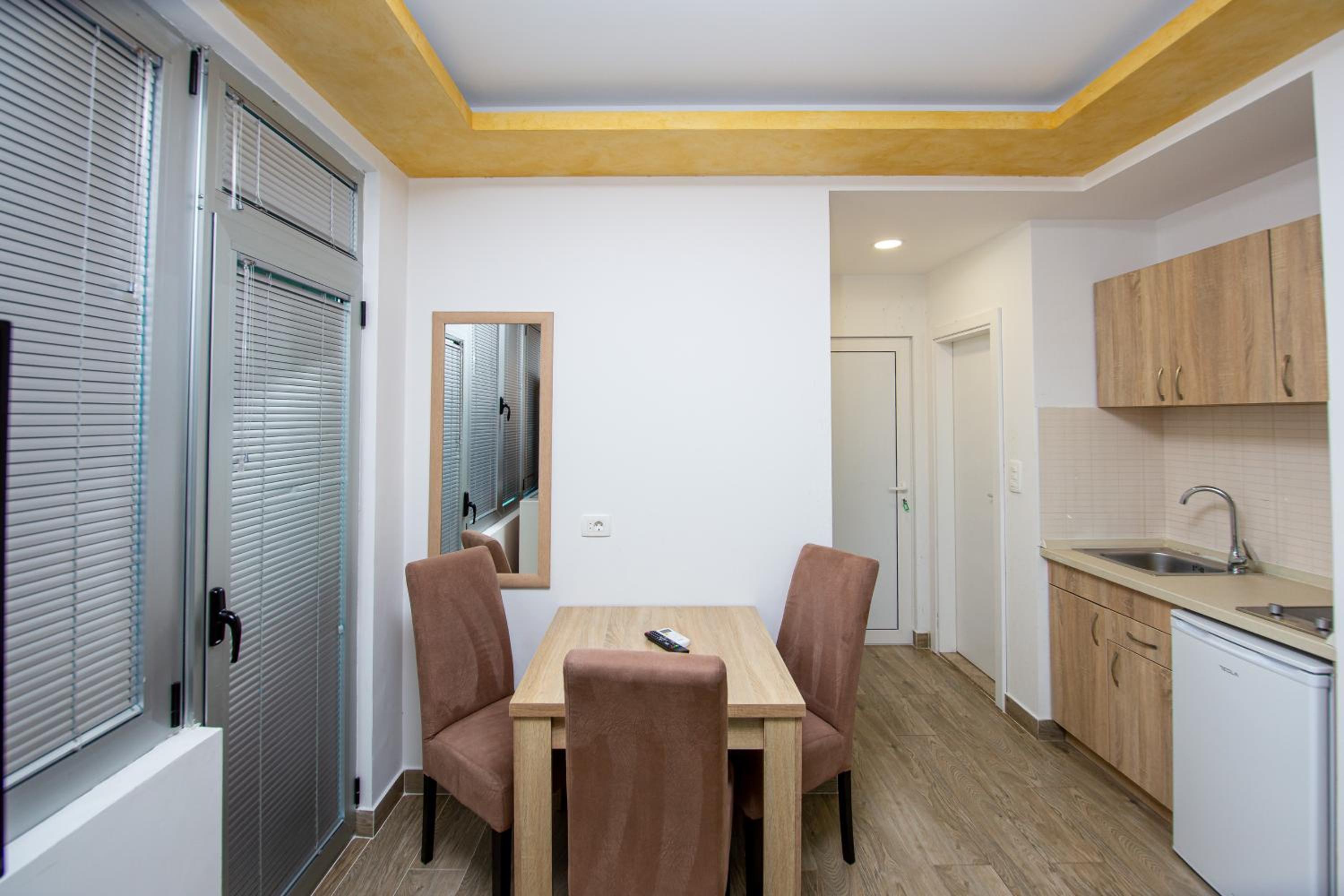Studio with Balcony - Photo 24