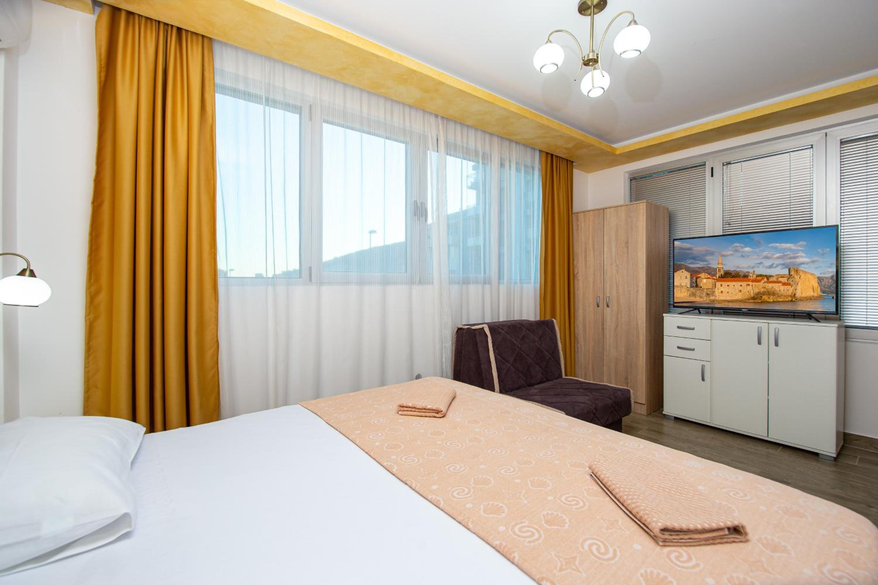 Studio with Balcony - Photo 14