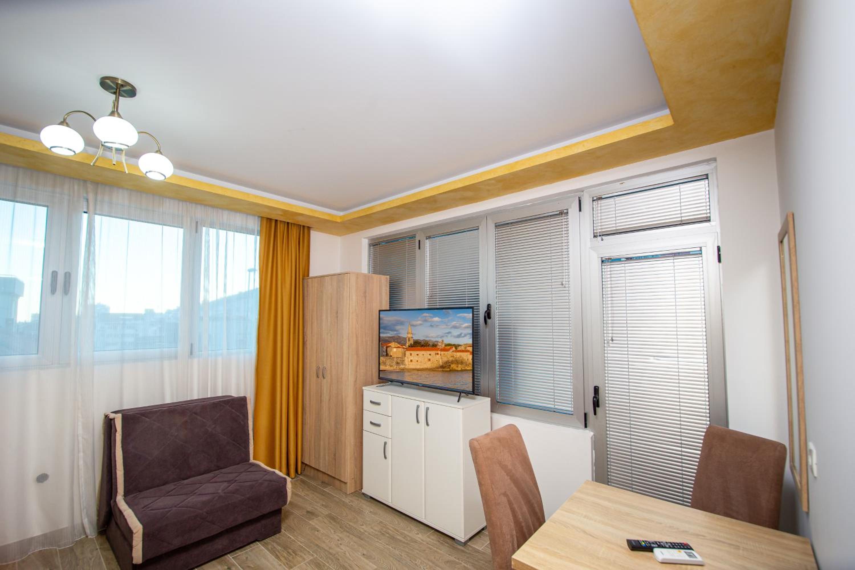 Studio with Balcony - Photo 11