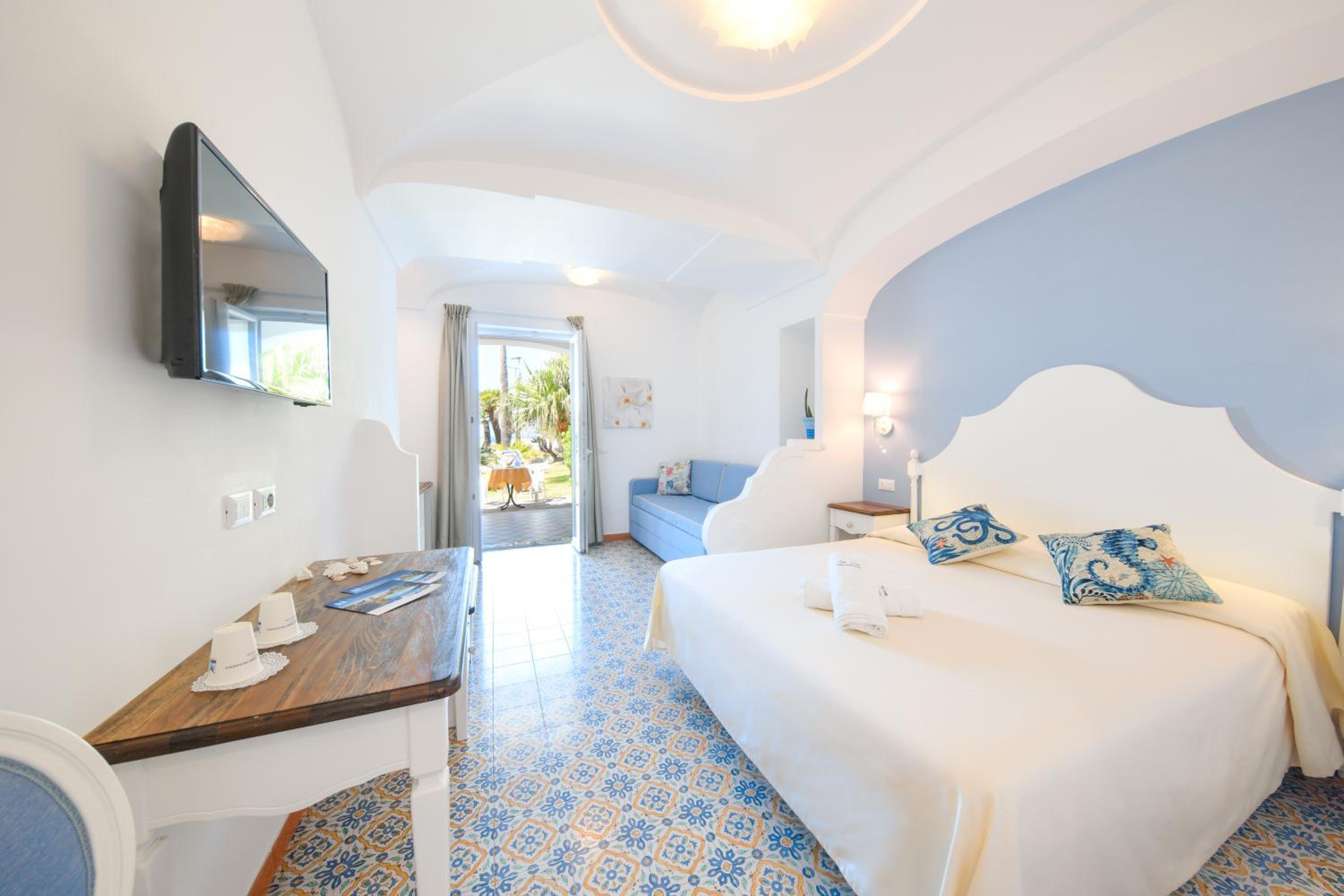 Deluxe Double or Twin Room with Garden View - Photo 1