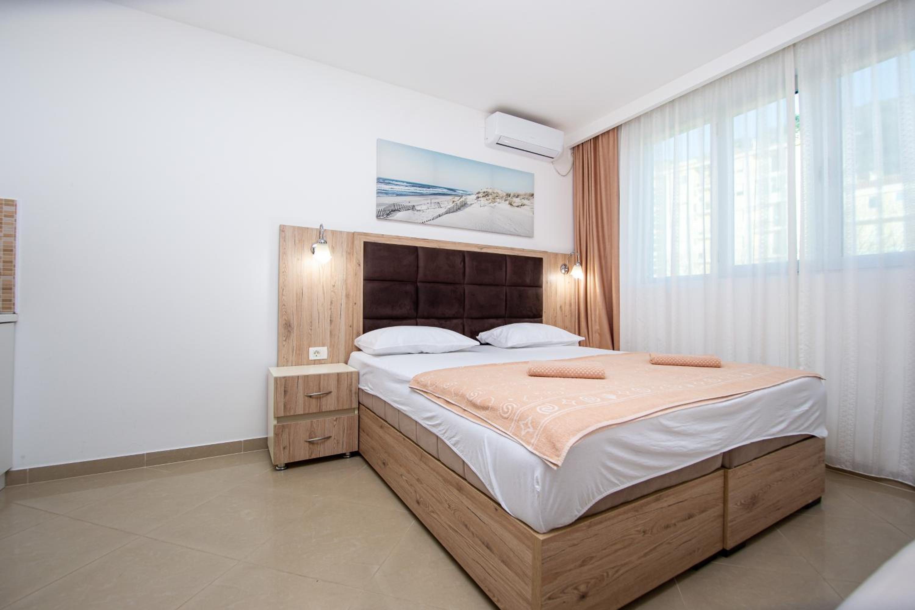 Studio with Balcony - Photo 3