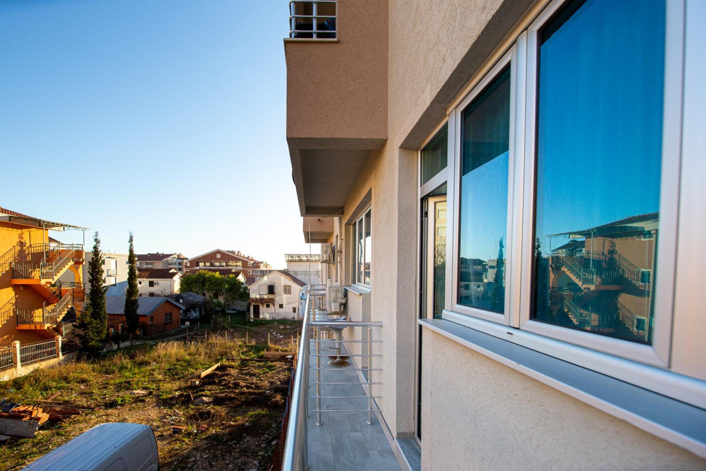 Studio with Balcony - Photo 32