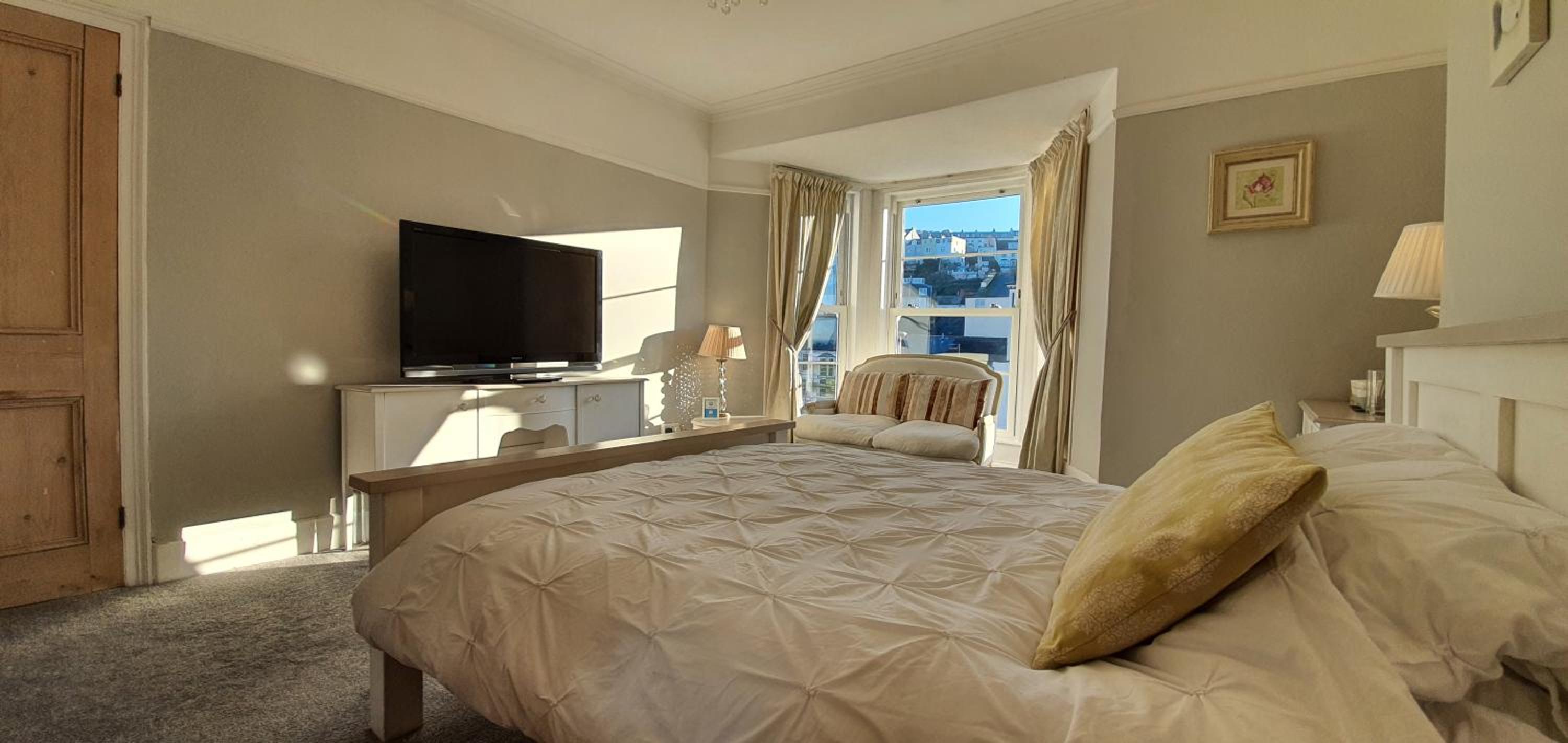 Deluxe King Room photo 3